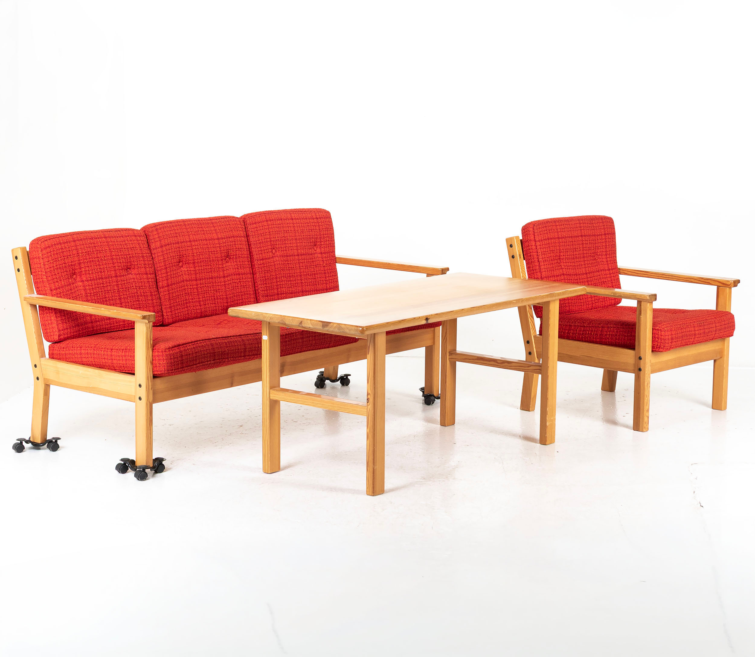 SOFFGRUPP, 3 delar, furu, sportstugemodell, Öjefabriken Järvsö, 1900-talets andra hälft.