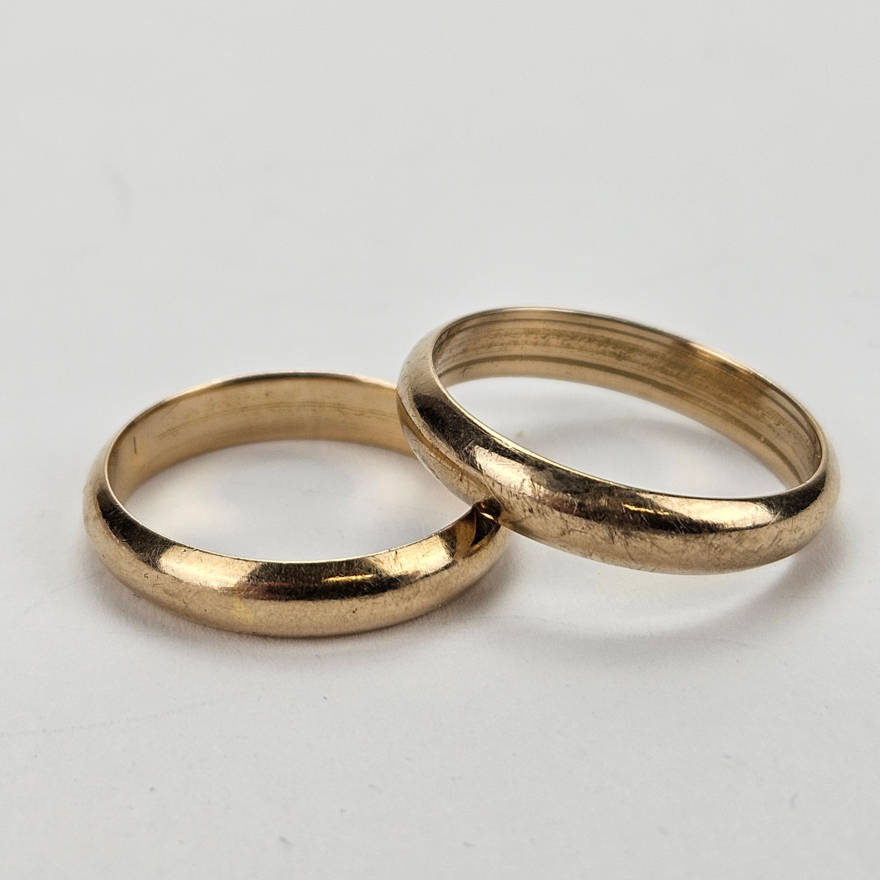 RINGAR, 2 st, guld, 18K, ostämplade, vikt ca. 6 gram.