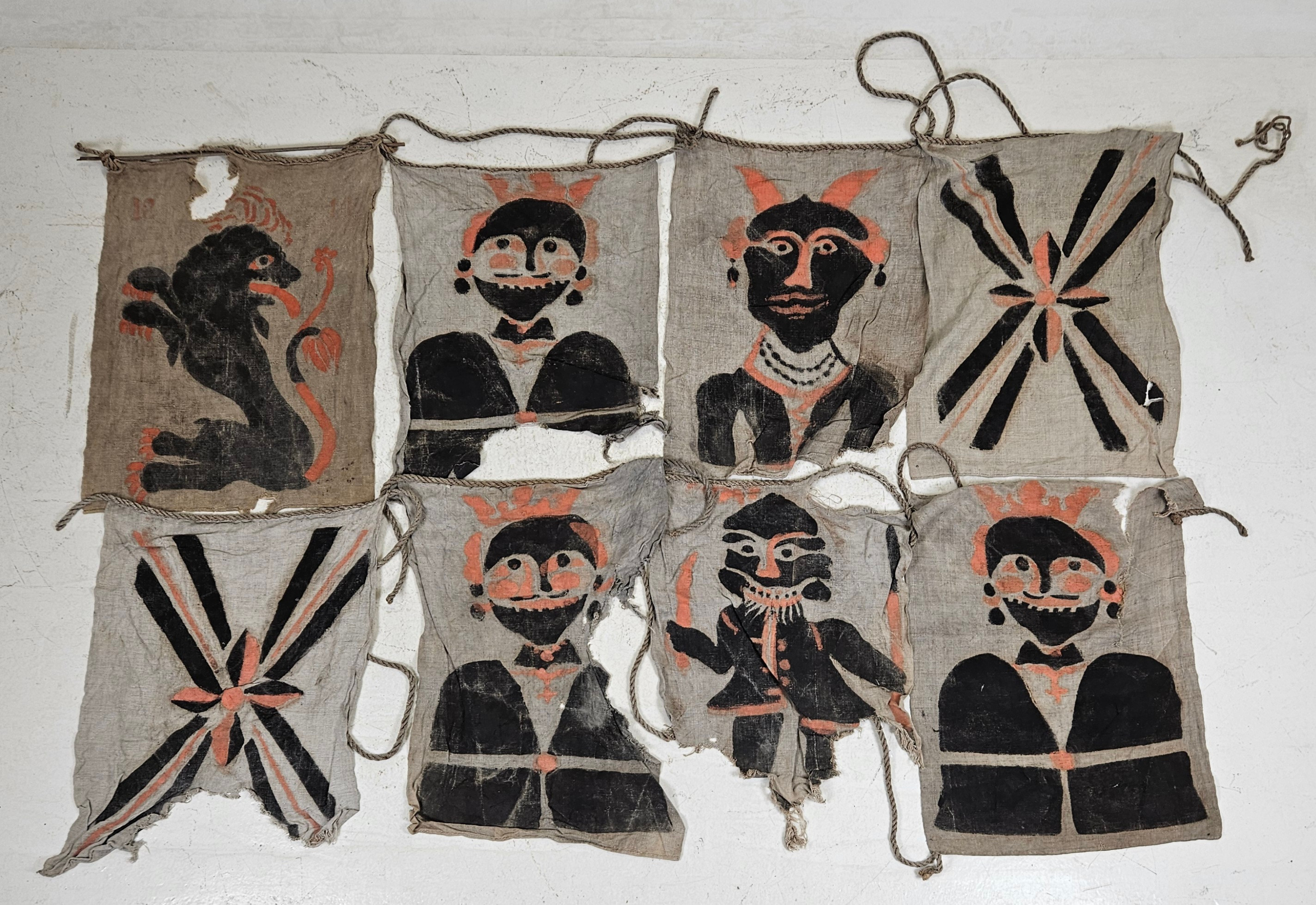 VARGLAPPAR, 8 st, 1800-tal.