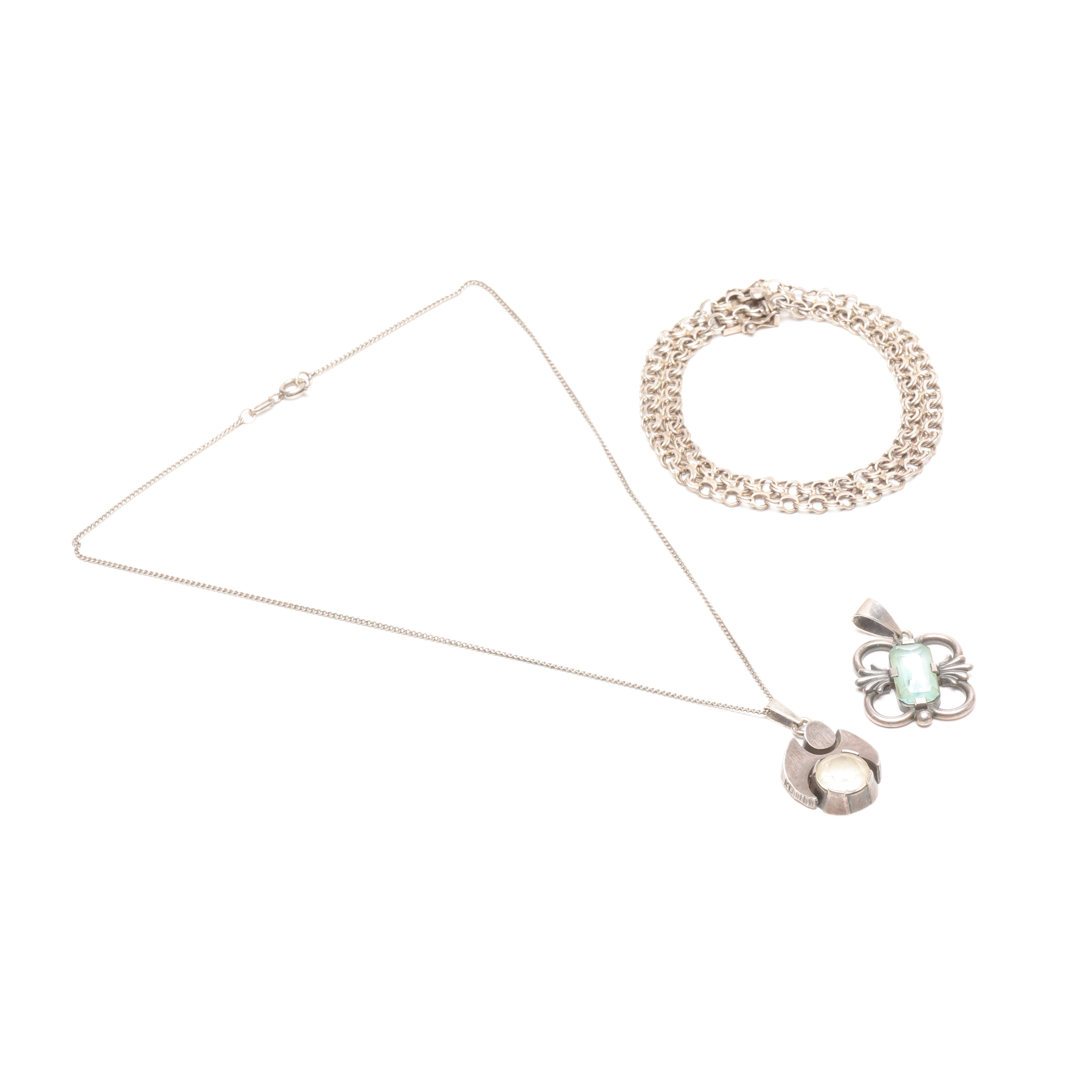 ARMBAND, HÄNGEN 2 st samt Kedja, totalvikt ca 21 g silver.