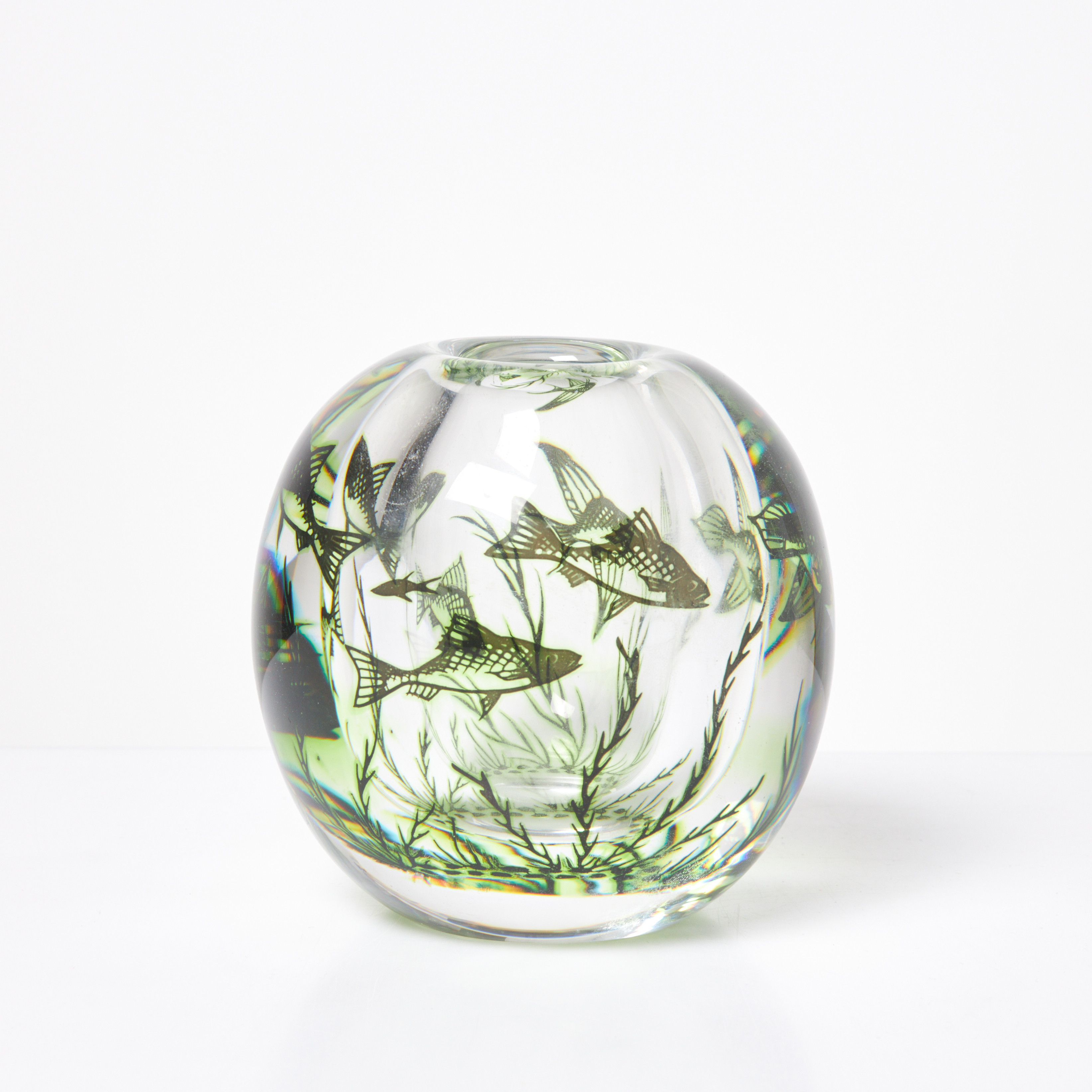 EDWARD HALD. Vas, fiskgraal, nr 411, signerad, Orrefors.