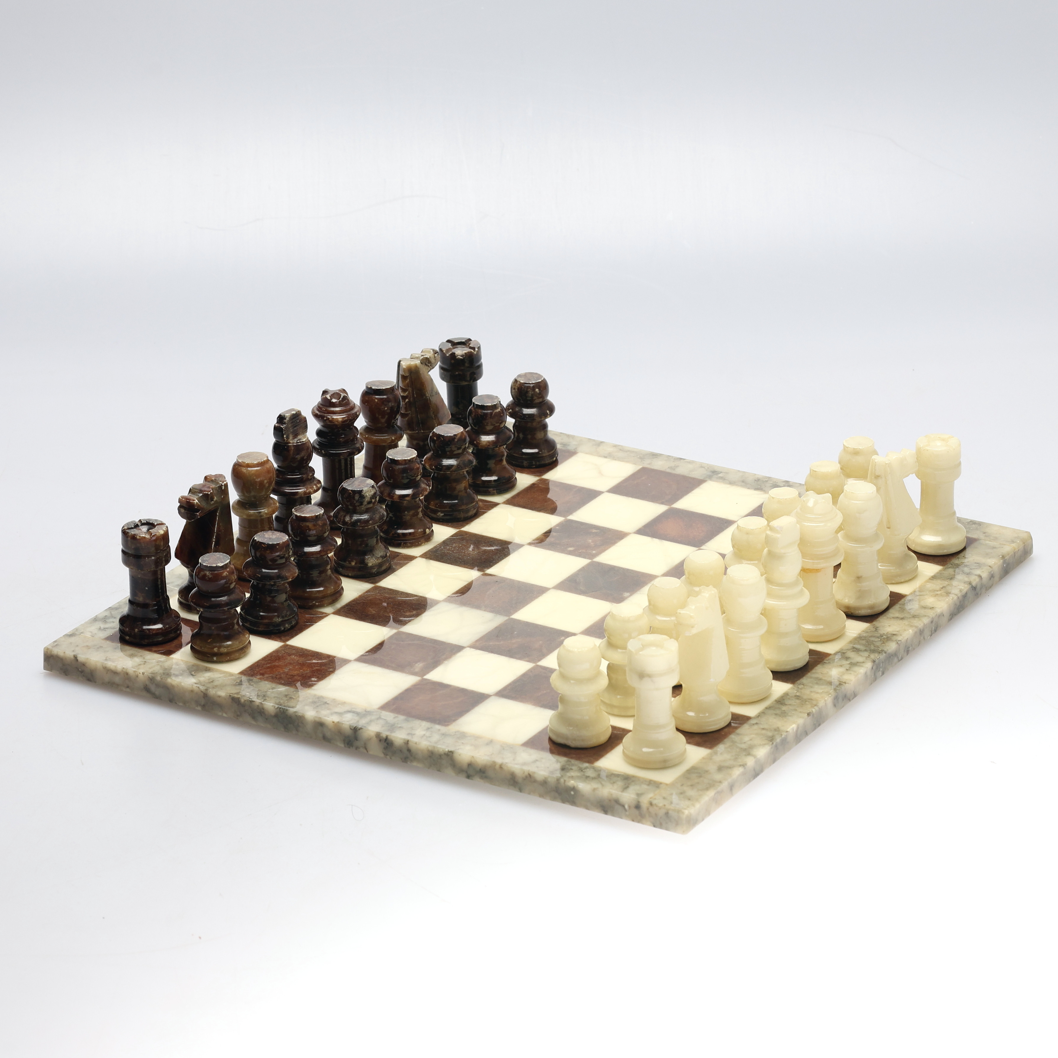 SCHACKSPEL, med pjäser, sten, 1900-tal.