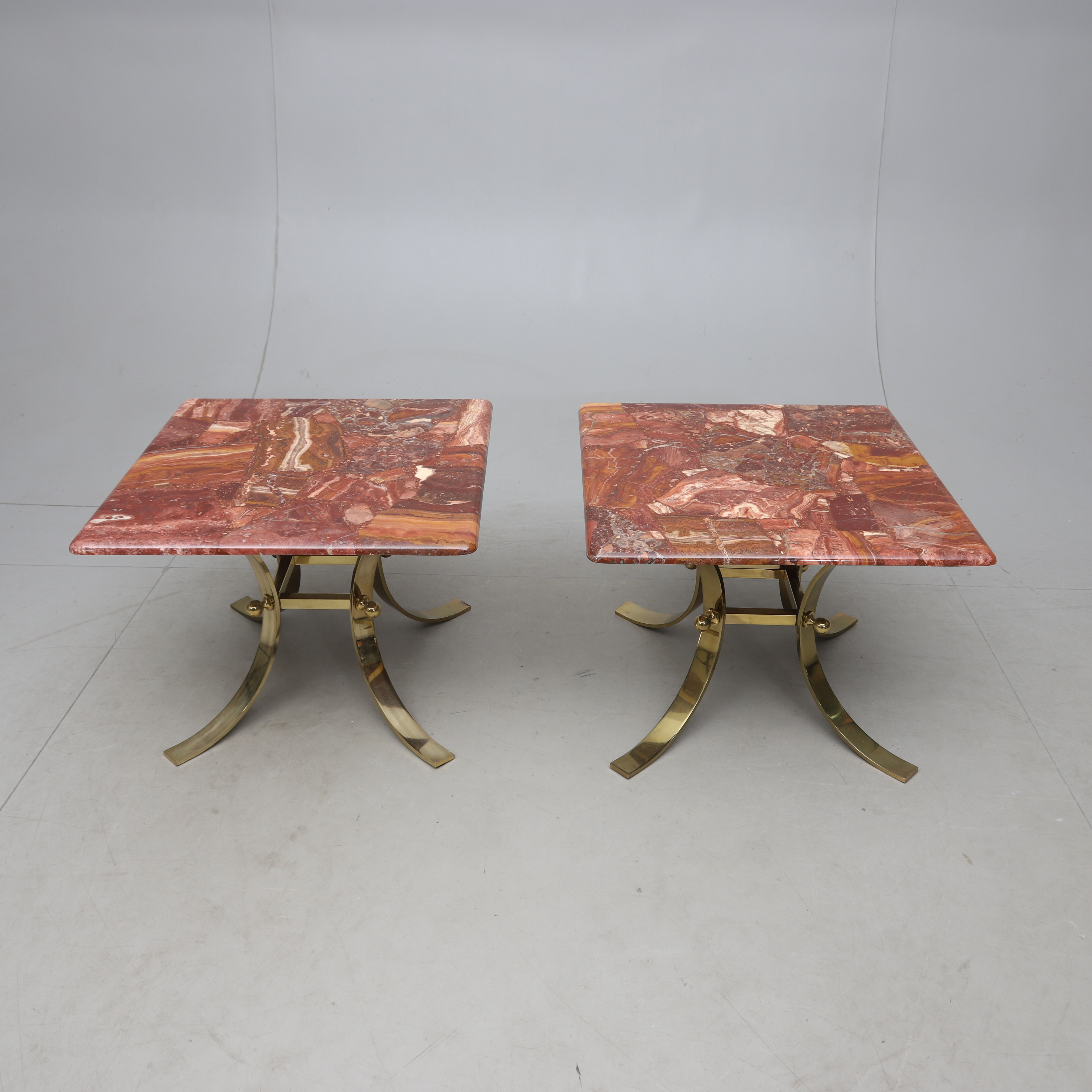 SIDOBORD, ett par, stenskiva och gulmetall, 1970-tal.