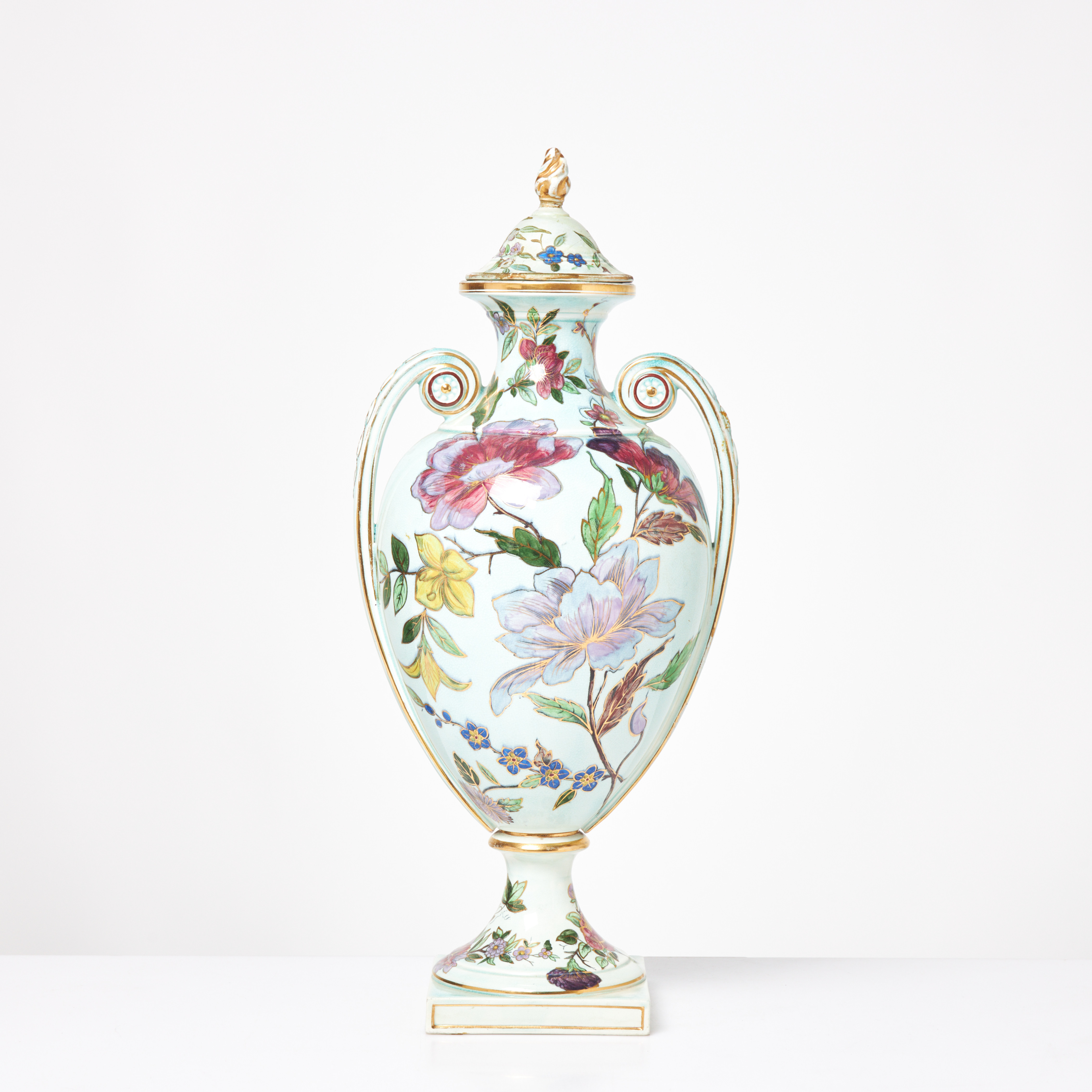 LOCKURNA, 1800-tal, Rörstrand, handmålad dekor med blommor, förgyllda detaljer.