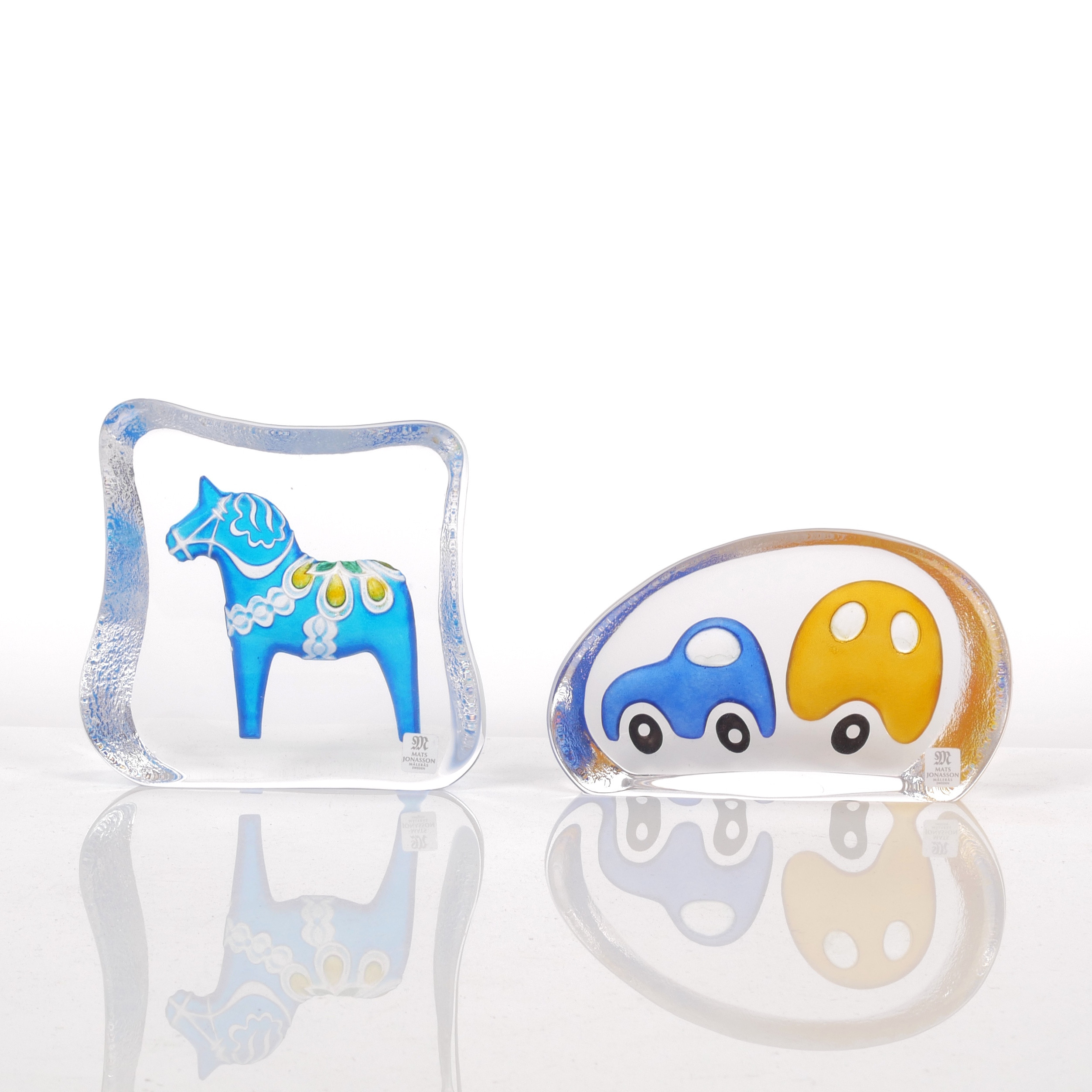 GLASBLOCK, dalahäst och bil med husvagn, Målerås.