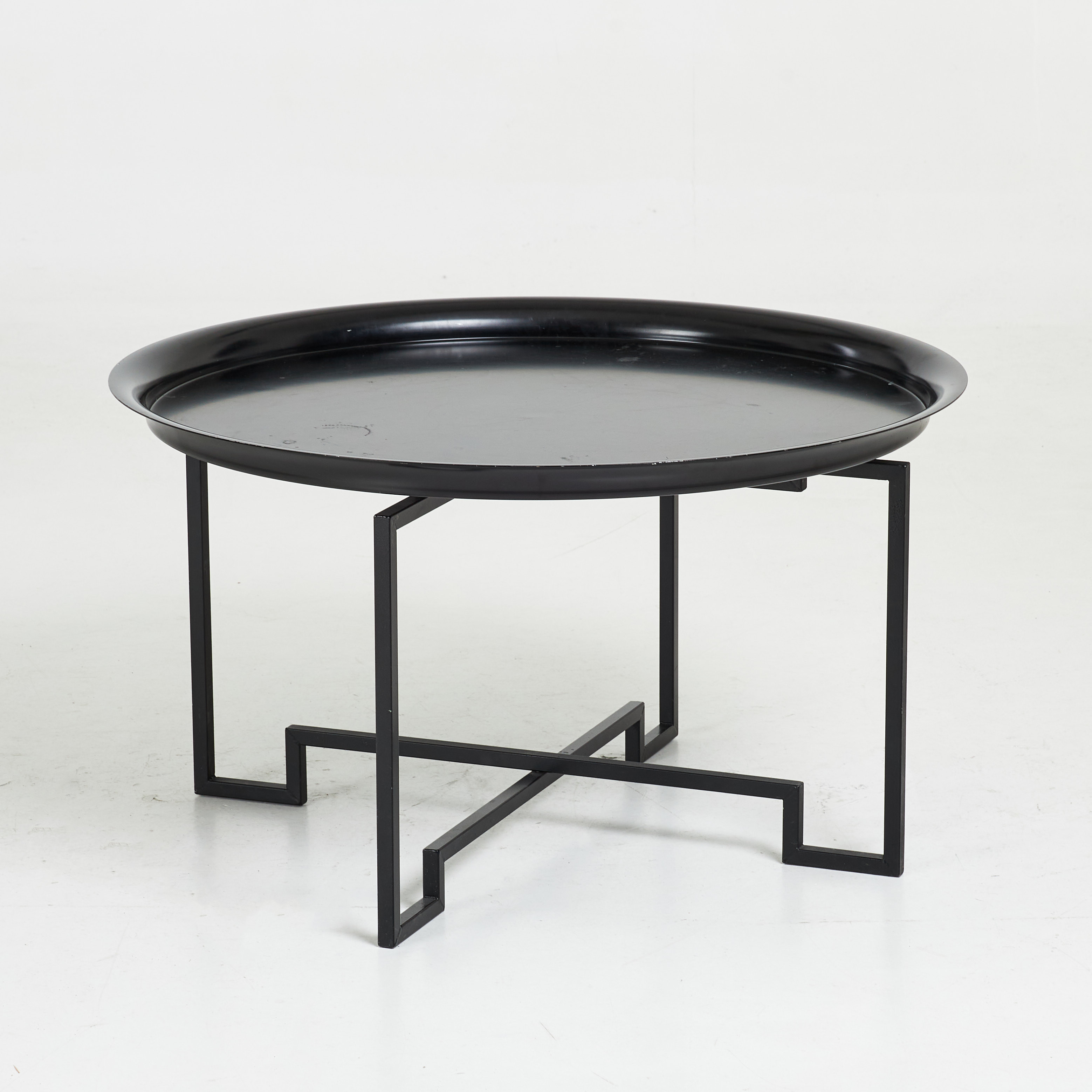 PER ÖBERG. Soffbord, Firma Svenskt Tenn, formgivningsår 2000, svartlackerad metall.