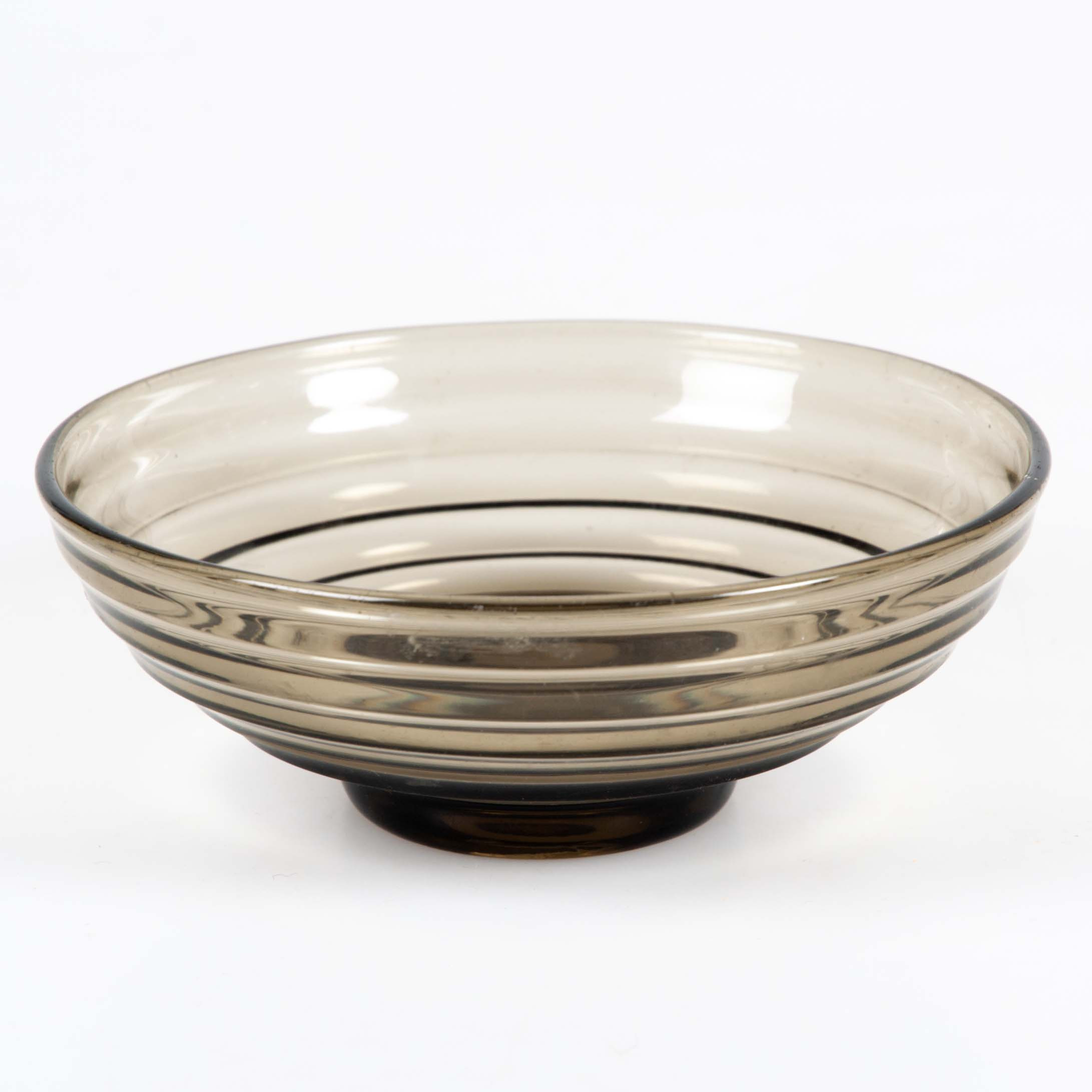 AINO AALTO. TILLSKRIVEN. Skål, rökfärgat glas.