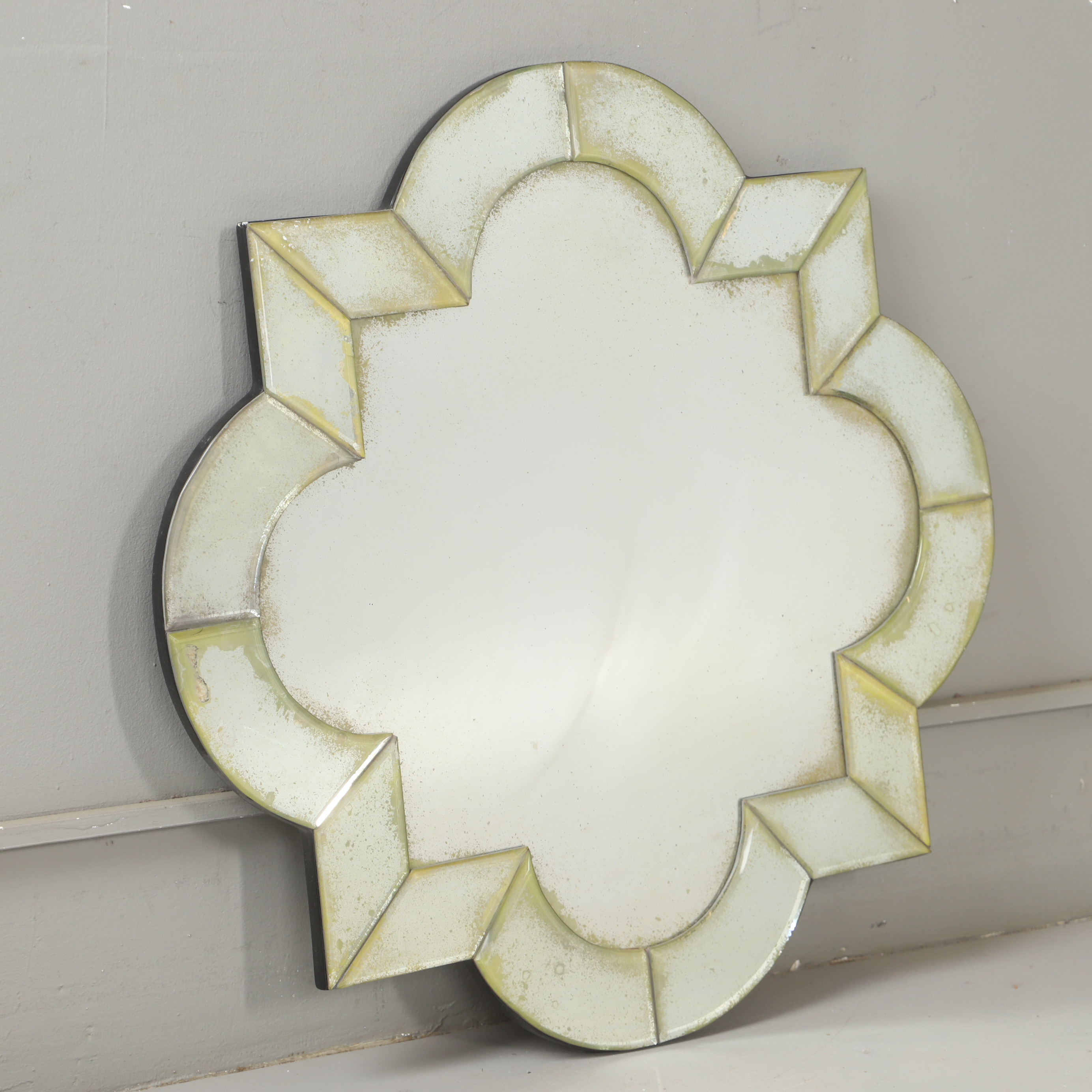 SPEGEL, fasettslipat glas, samtida.