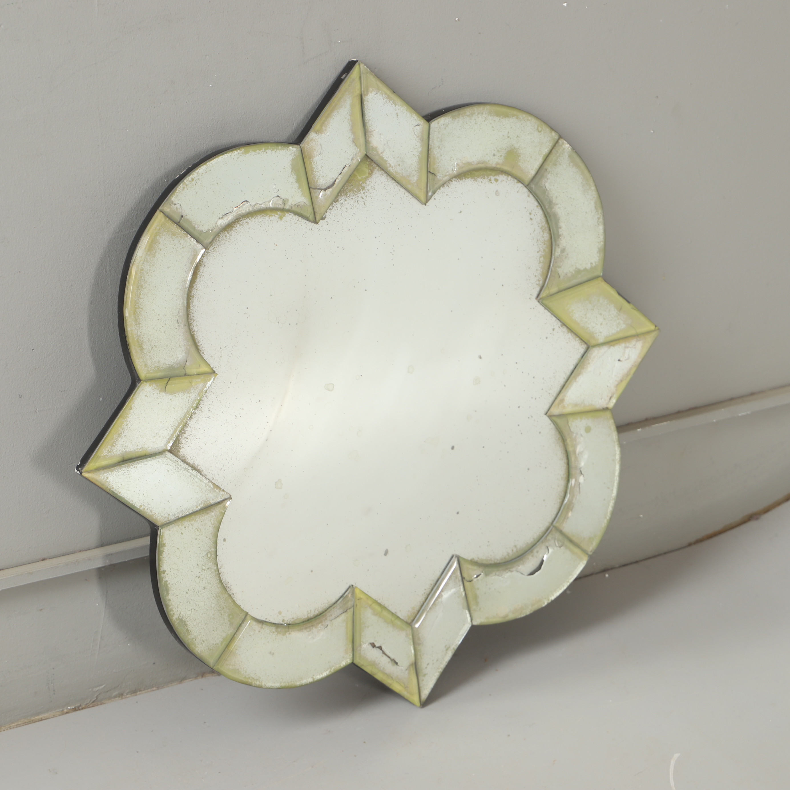 SPEGEL, fasettslipat glas, samtida.