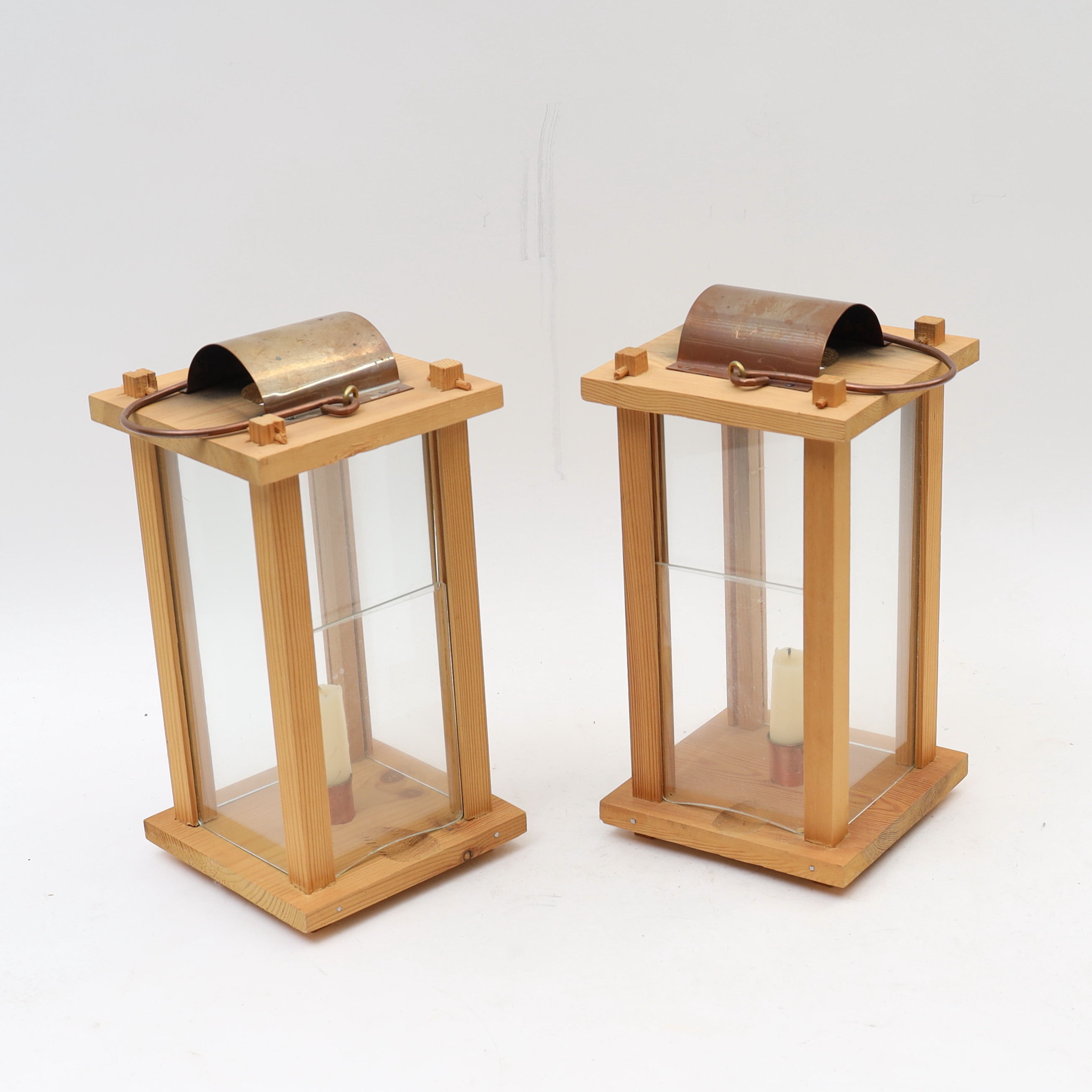 LYKTOR 2st, allmogestil, 1900-talets andra hälft.