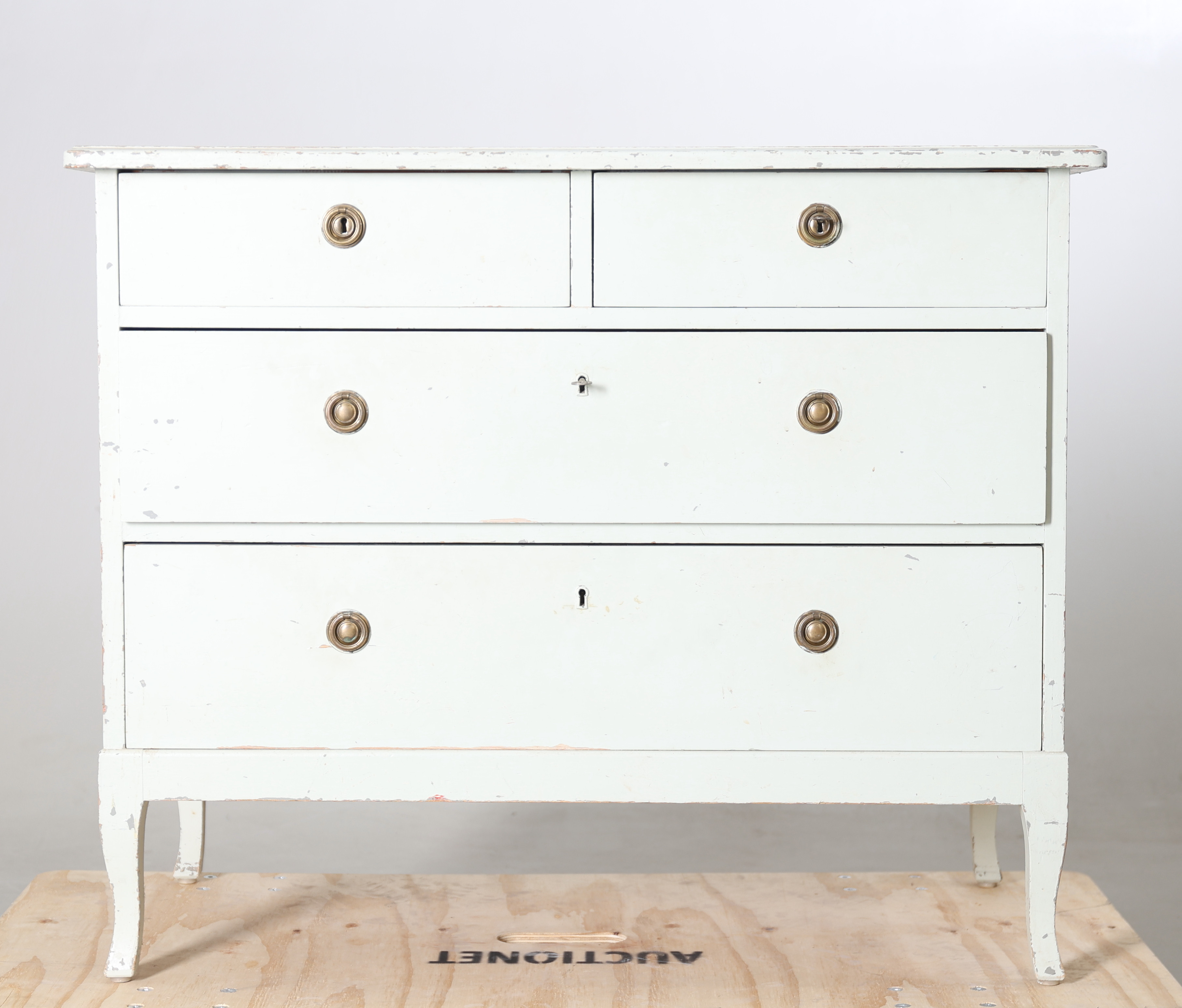 BYRÅ, bemålat trä, tidigt 1900-tal.