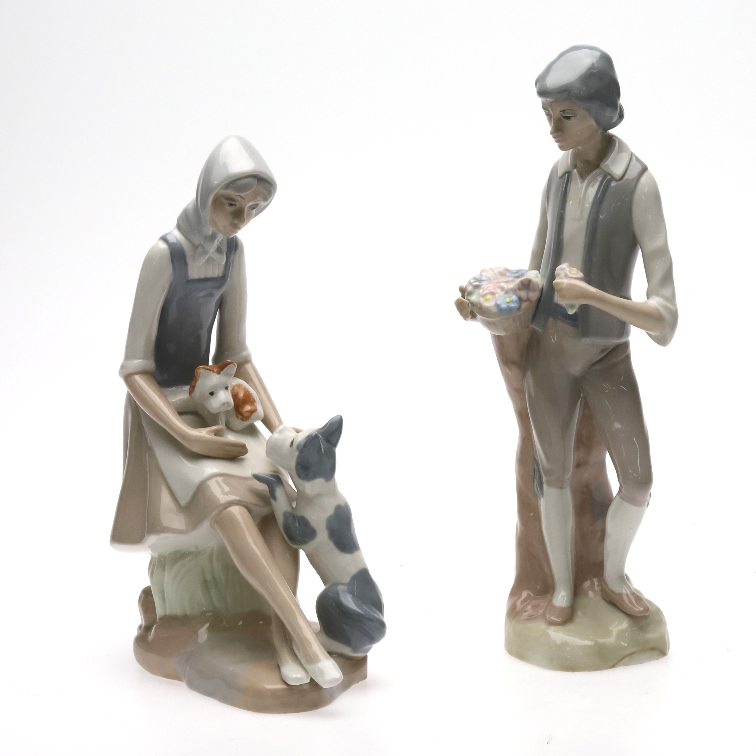 FIGURINER. 2 st. Porslin, "Flicka med hundar & pojke med blomster", Casades, Spanien.