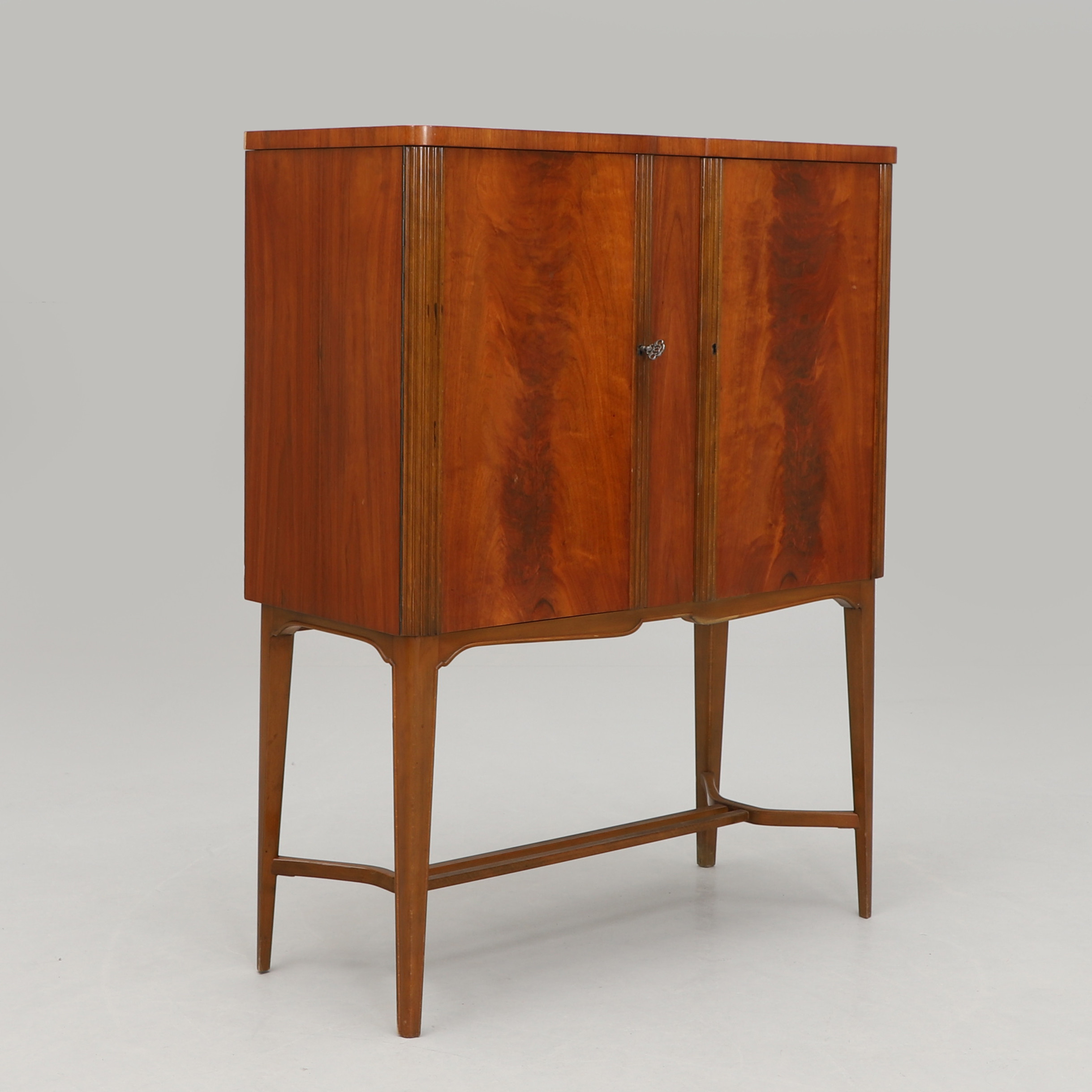 SKÅP, Reiners Möbelfabrik Mjölby. Swedish modern. 1900-talets mitt.