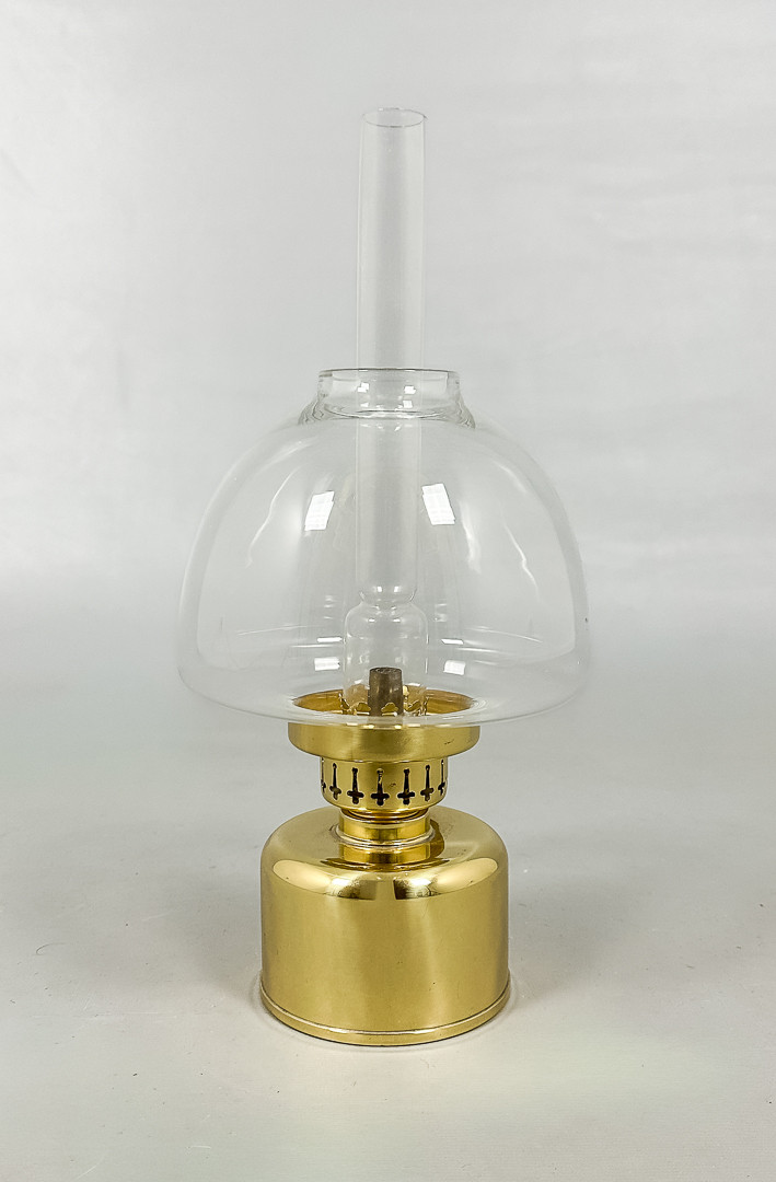 HANS AGNE JAKOBSSON. BORDSLAMPA, fotogen, mässin, glas, Markaryd, 1900-tal.
