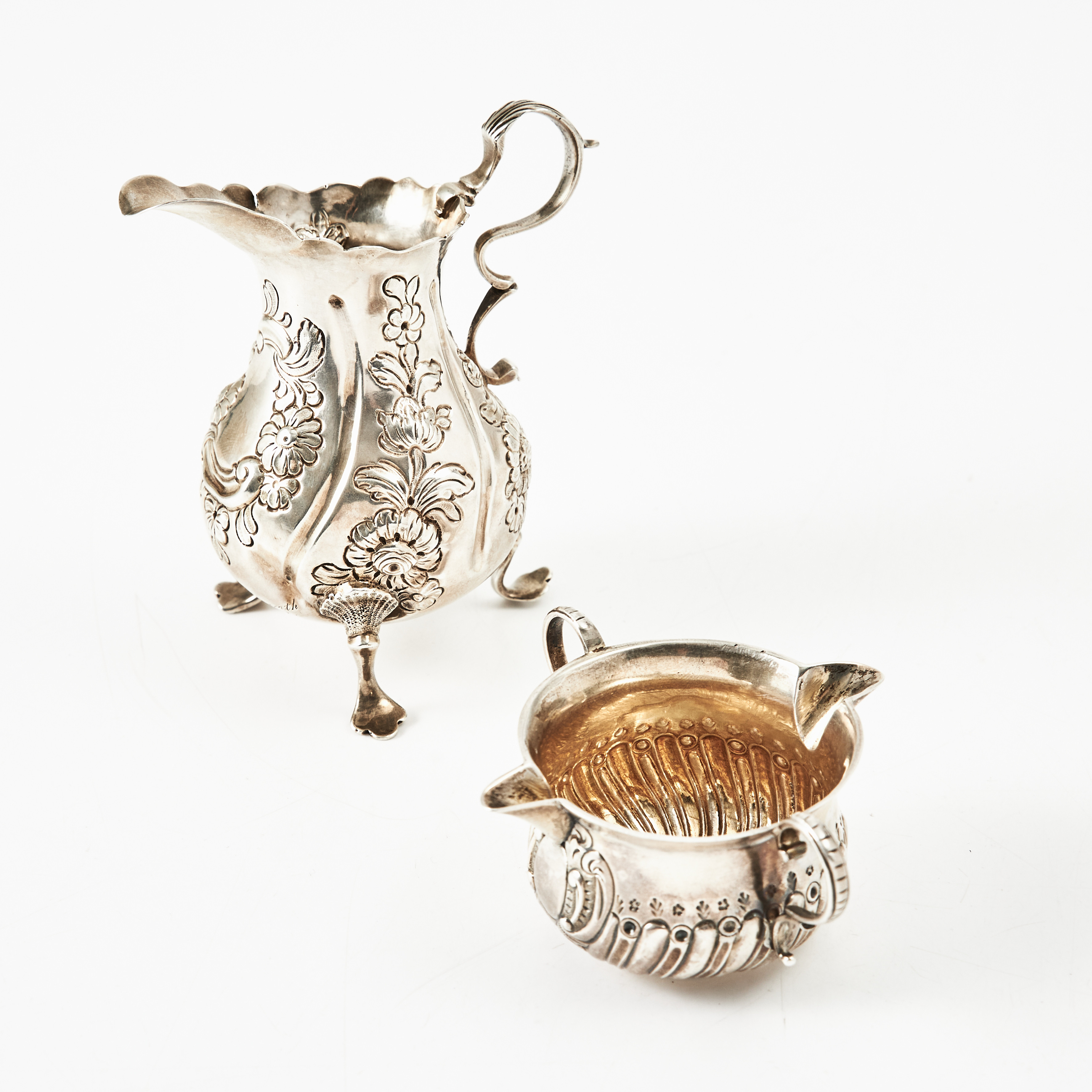 KANNOR, två stycken, silver, 1700-och möjligen tidigt 1800-tal, London, England.