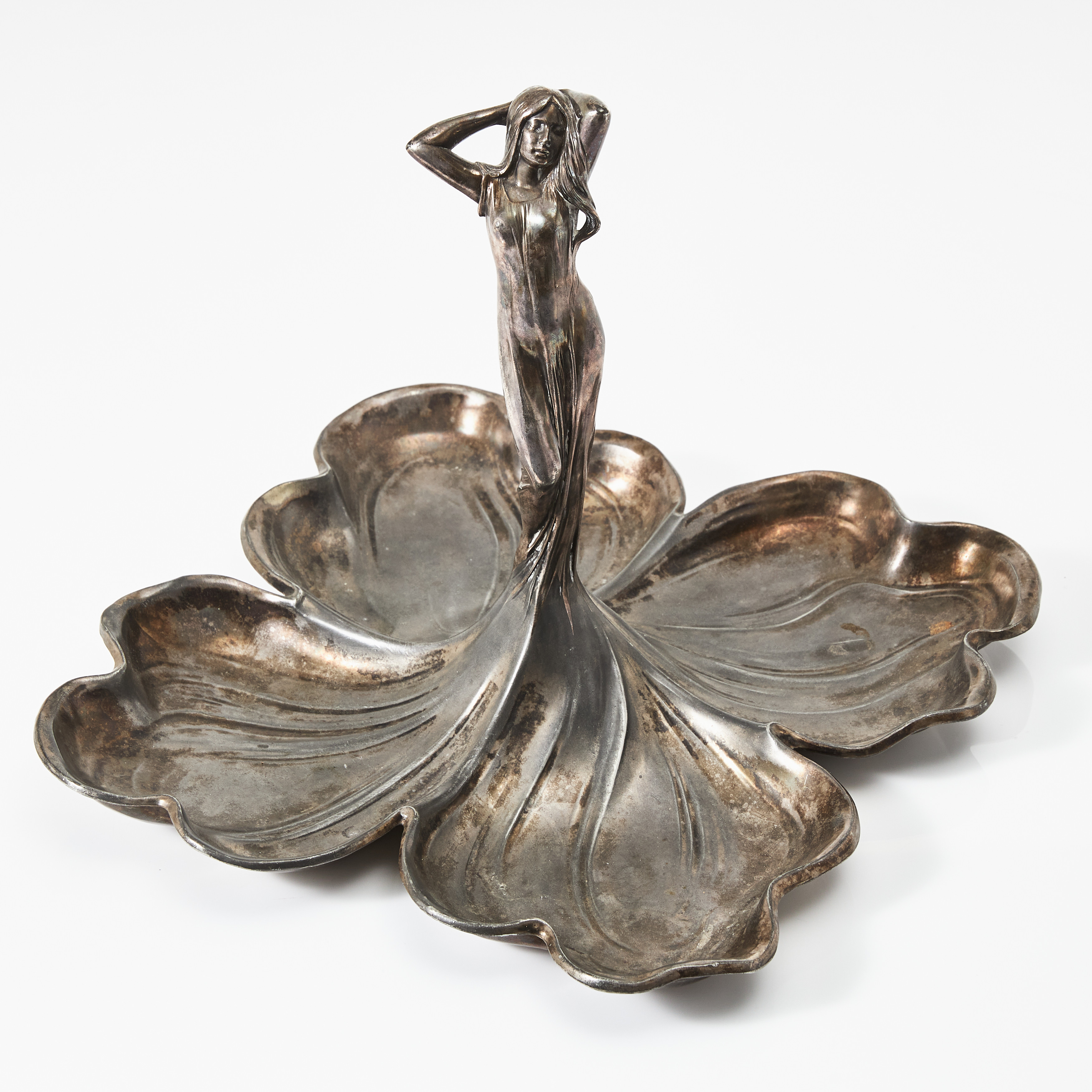 WURTEMBERGISCHE METALLWARENFABRIK, WMF, uppläggningsfat, jugend, dekor i form av kvinna med böljande klänning, nysilver, Tyskland, 1900-talets början.