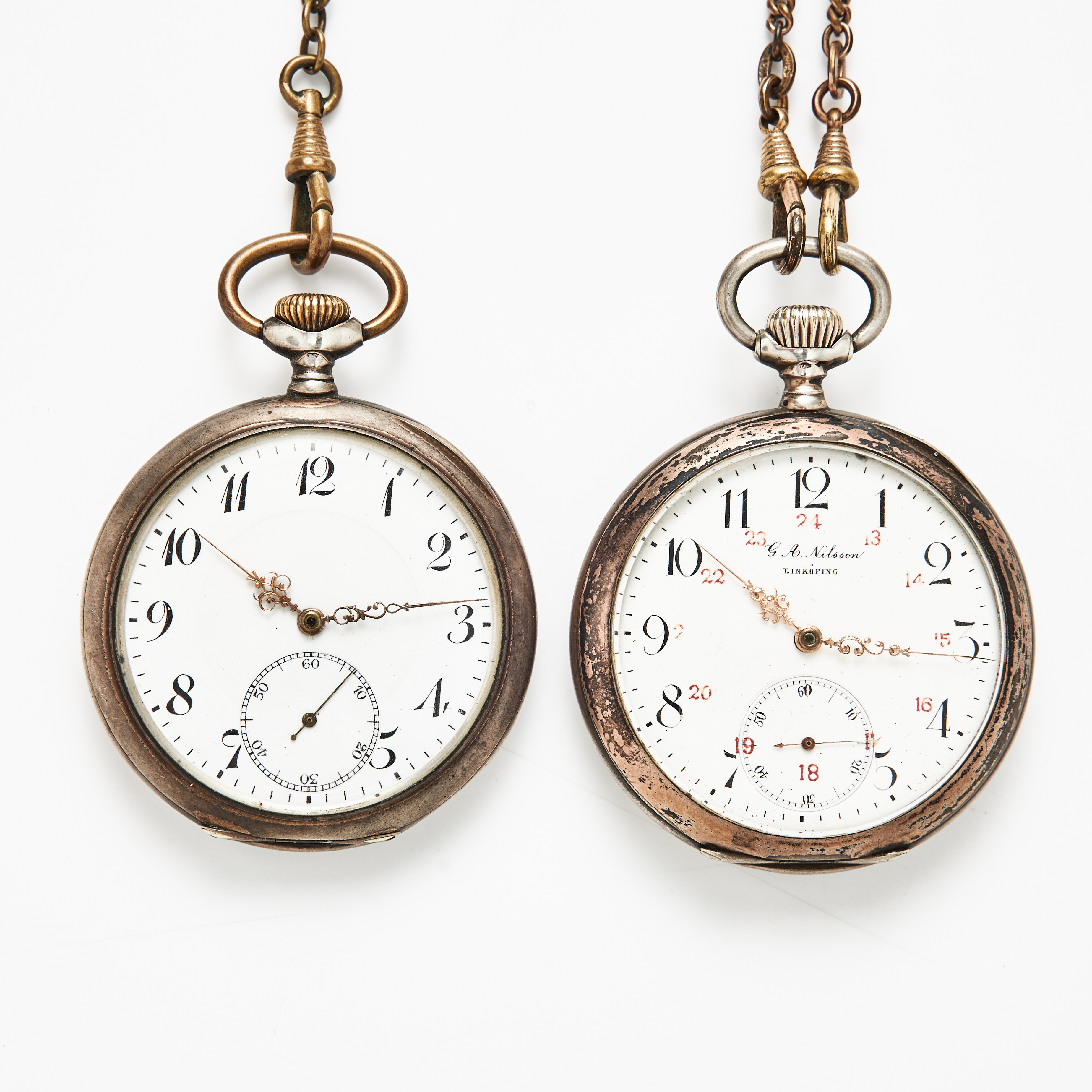 FICKUR, 2 st, silver/800, även innerlock i silver, arabiska siffror, en boett märkt GA NIlsson Linköping, plexiglas.