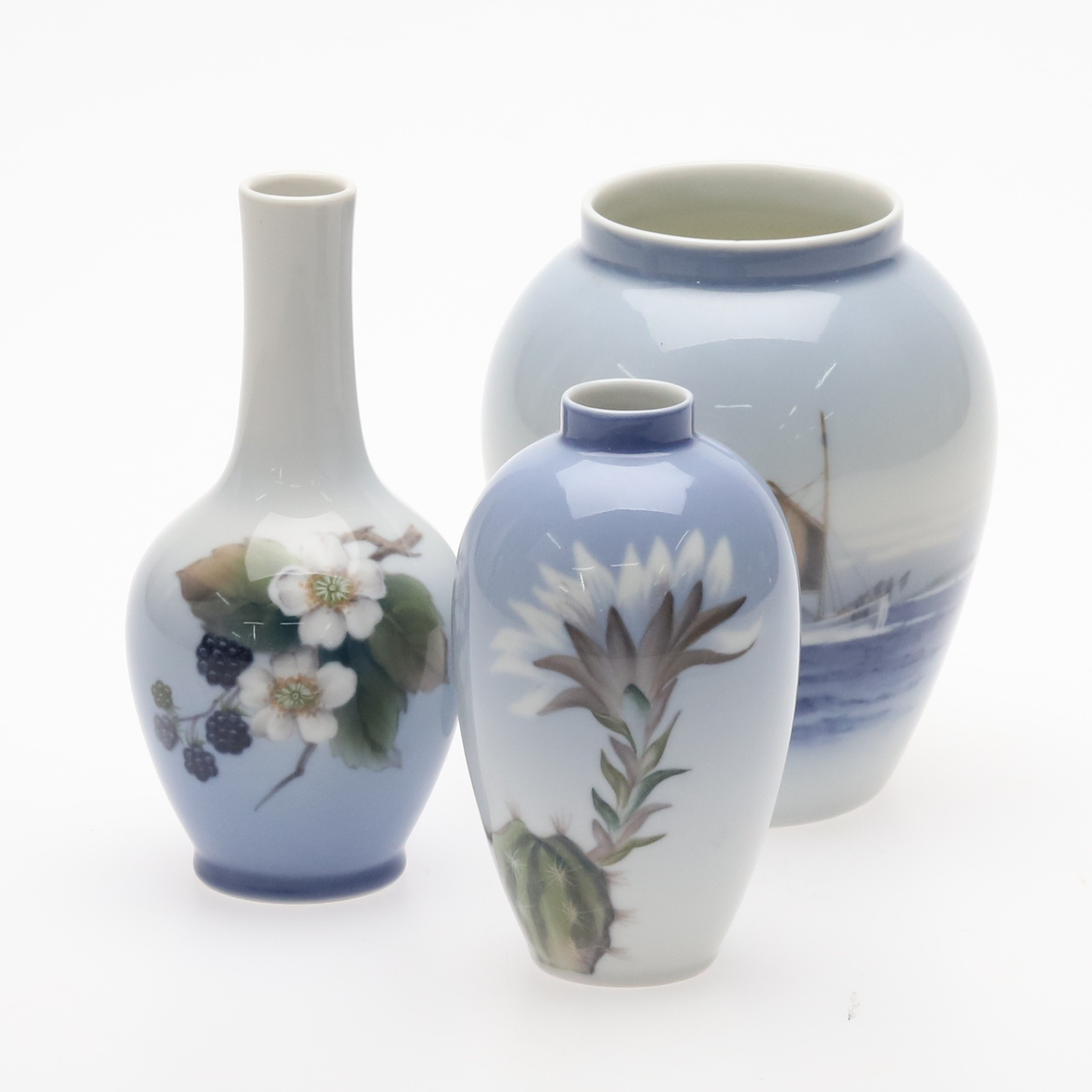 MINIVASER. 3 st. Porslin. Bl.a. Royal Copenhagen.