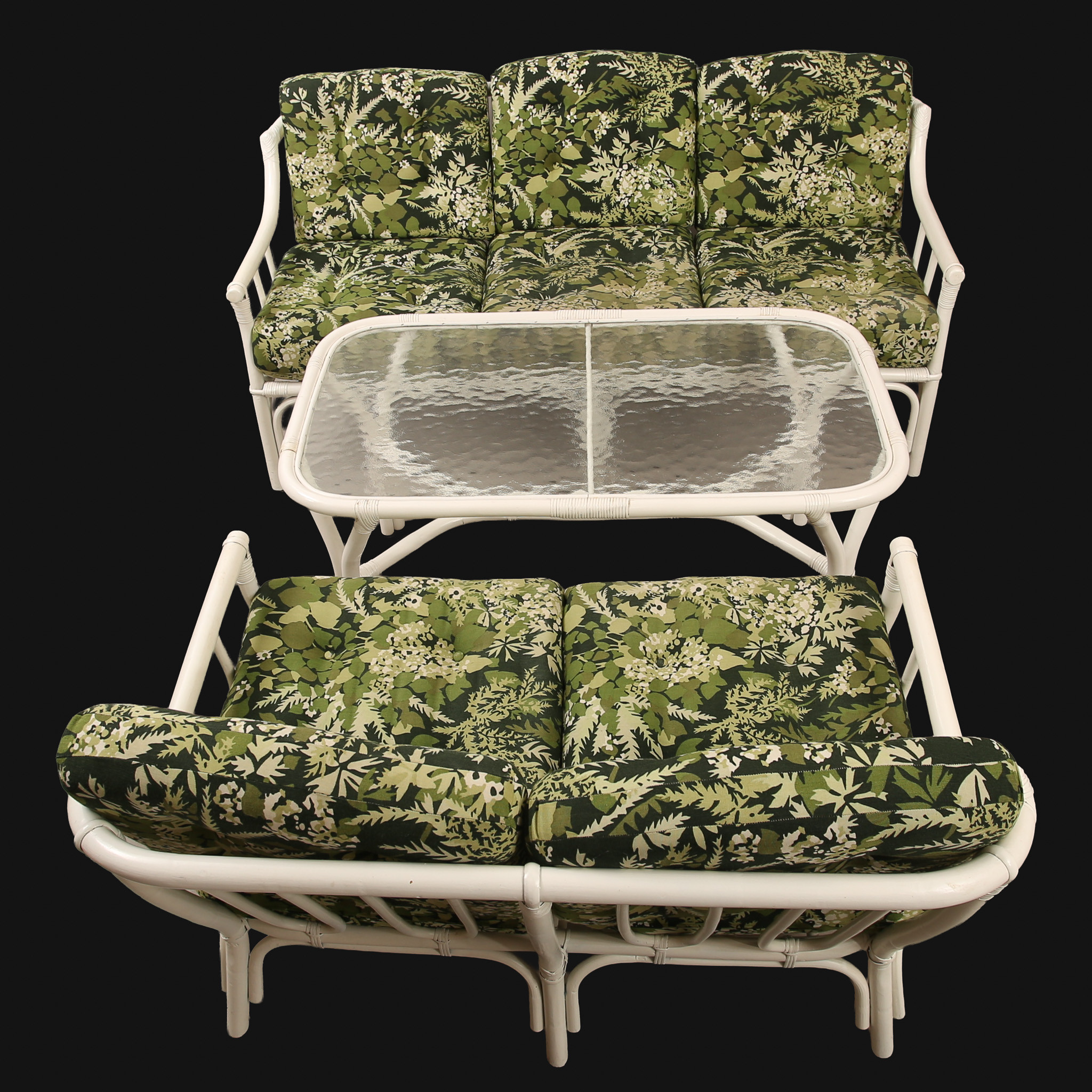 ROTTINGMÖBLEMANG, bord, 2 soffor, 1900-talets sista kvartal, sittdynor, vitlackerat.