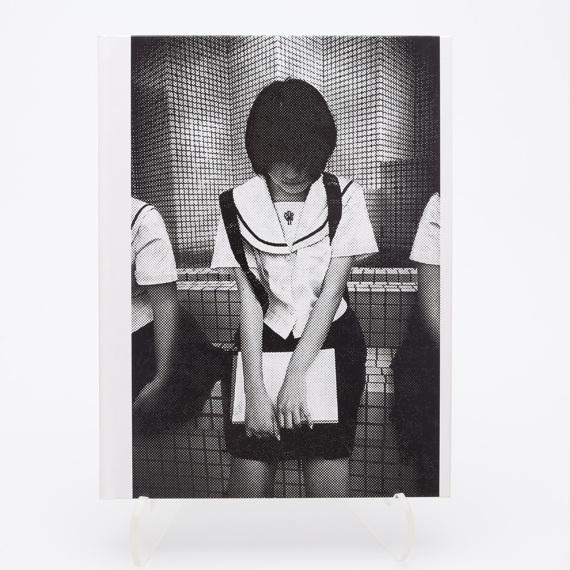 FOTO. ANDERS PETERSENS BOK FRÅN OKINAWA I JAPAN 2018 - SIGNERAD PÅ TITELSIDAN - SAMT MED EN BIFOGAD SIGNERAD AFFISCH.