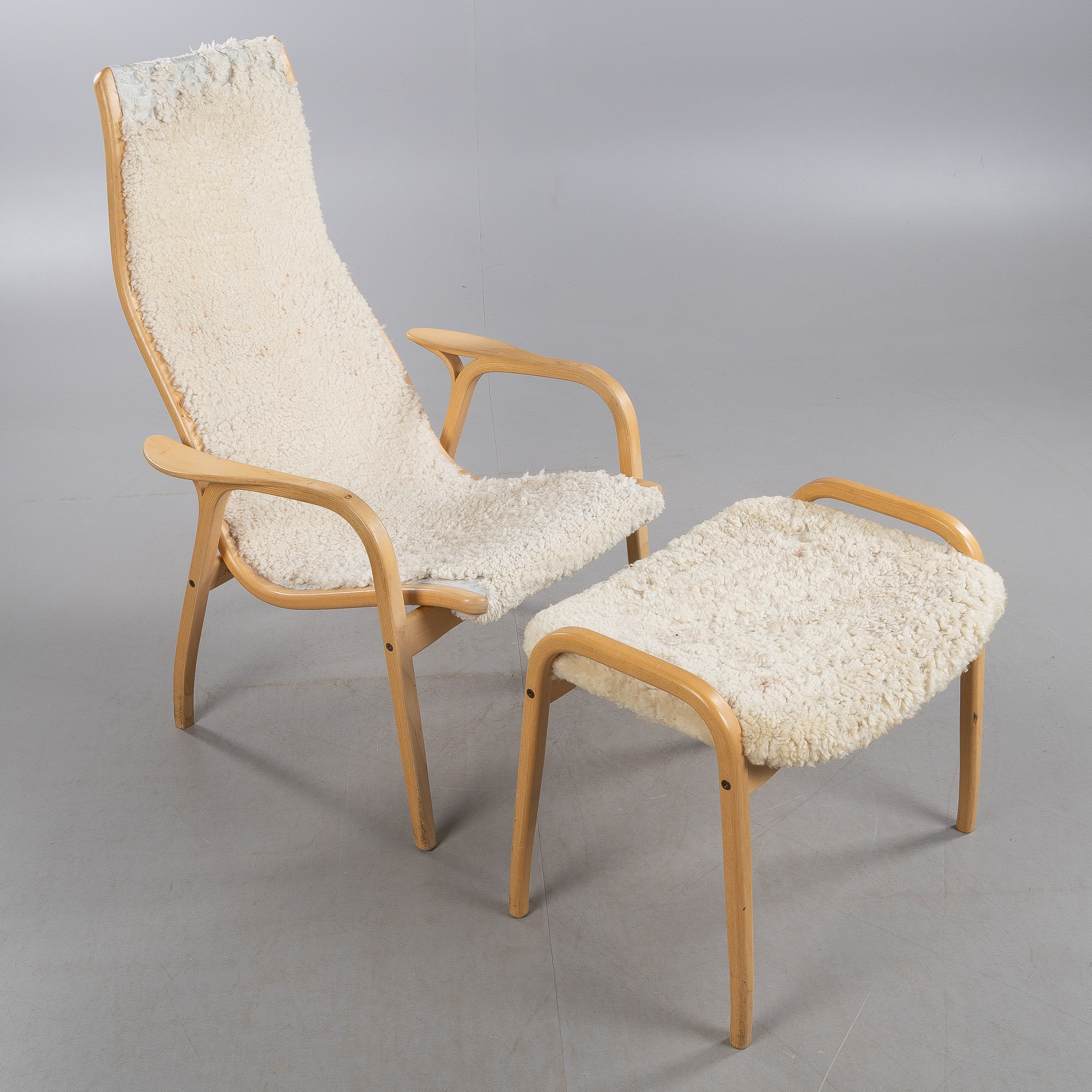 YNGVE EKSTRÖM. Fåtölj med fotpall, "Lamino", Swedese.