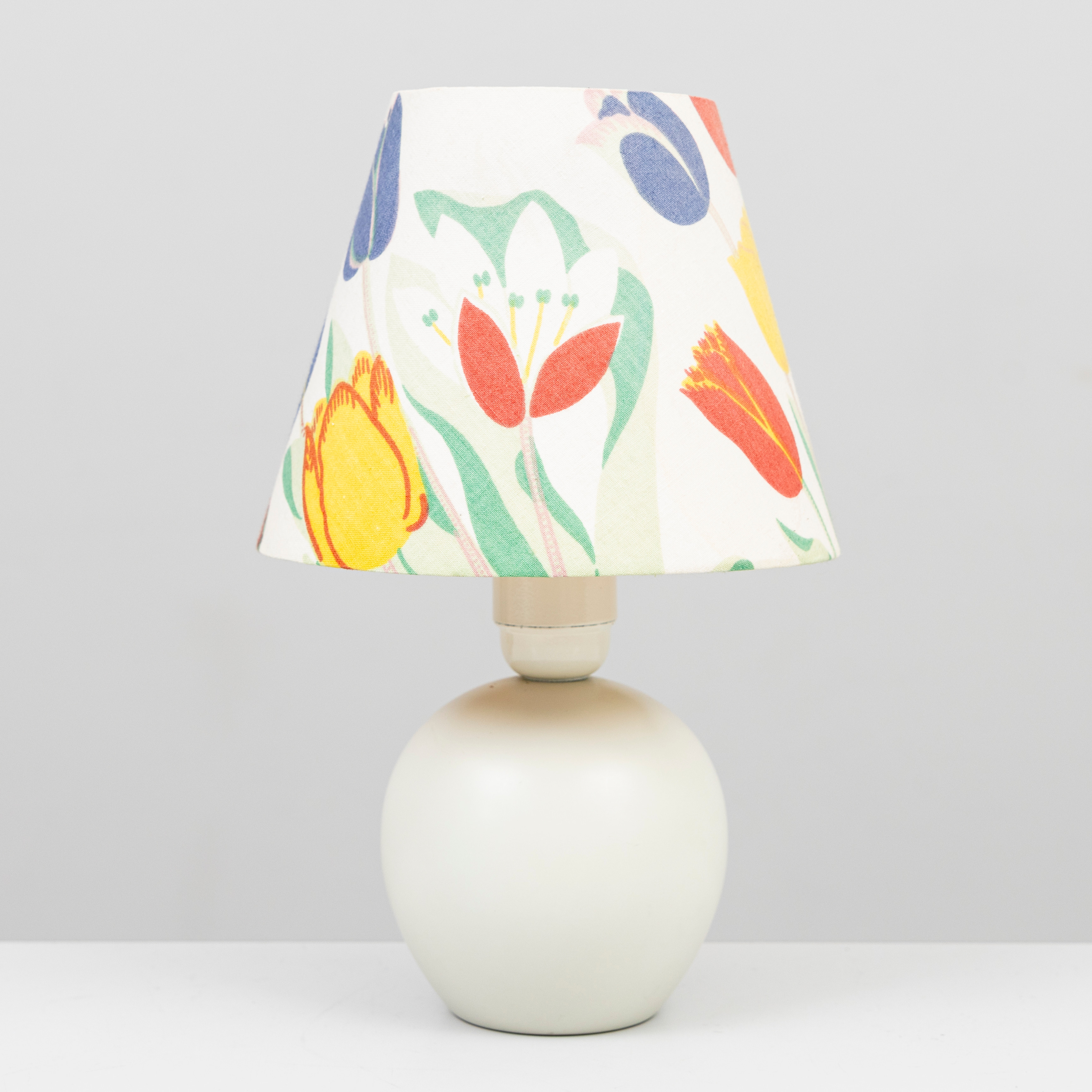 JOSEF FRANK. Bordslampa, Firma Svenskt Tenn modell 2575.