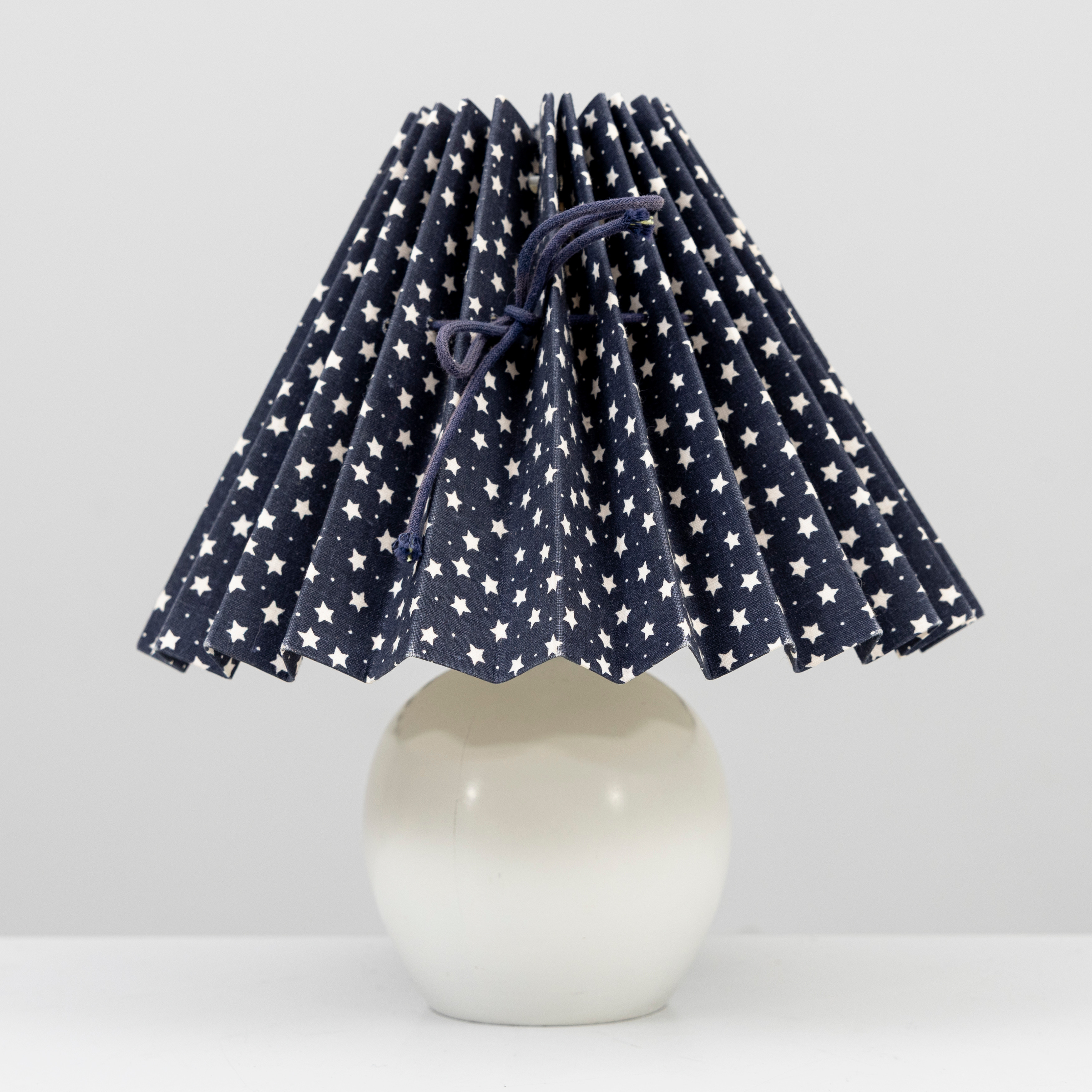 JOSEF FRANK. Bordslampa, Firma Svensk tenn, modell 2575.