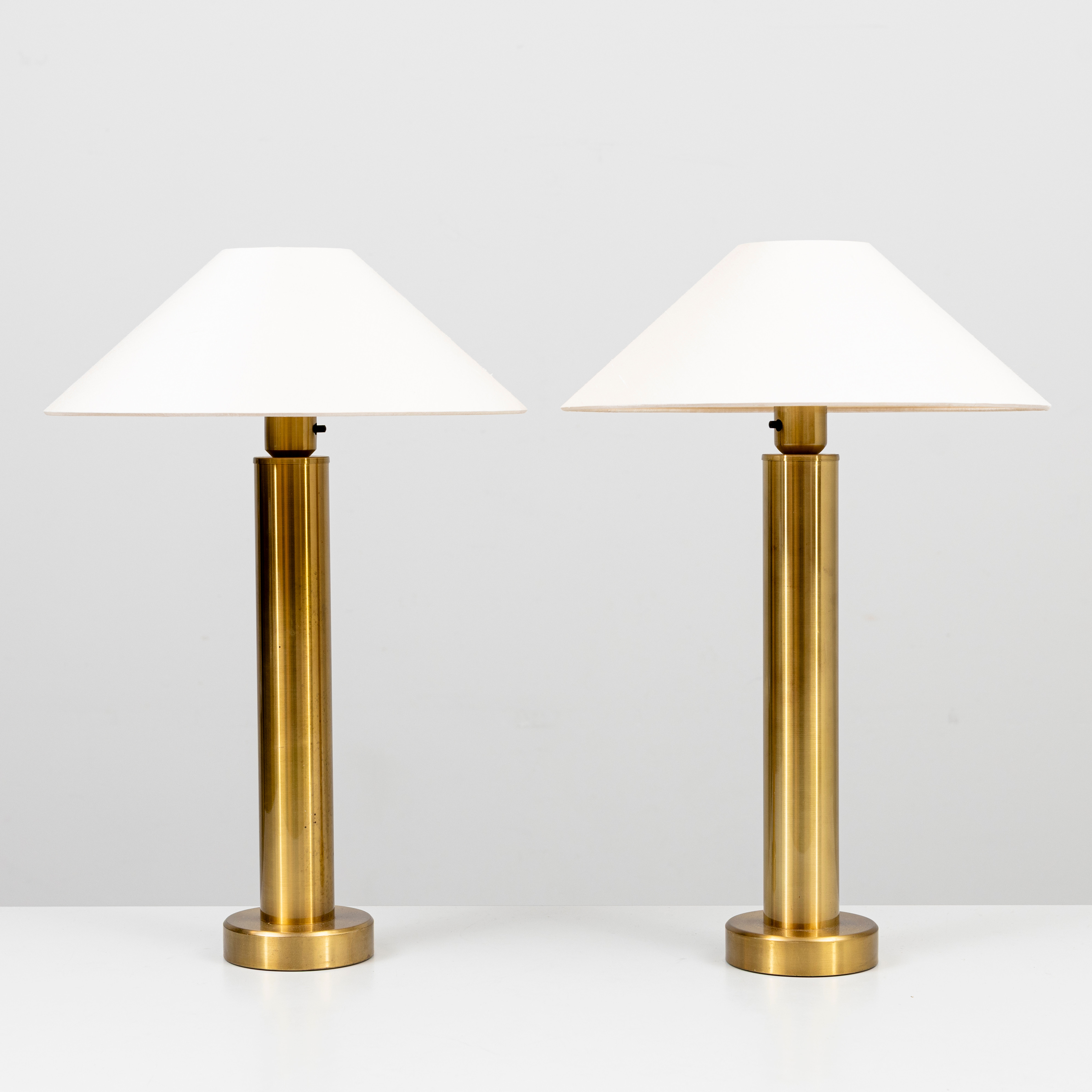 BORDSLAMPOR, ett par, mässing, Kosta Elarmatur, 1900-talets mitt.