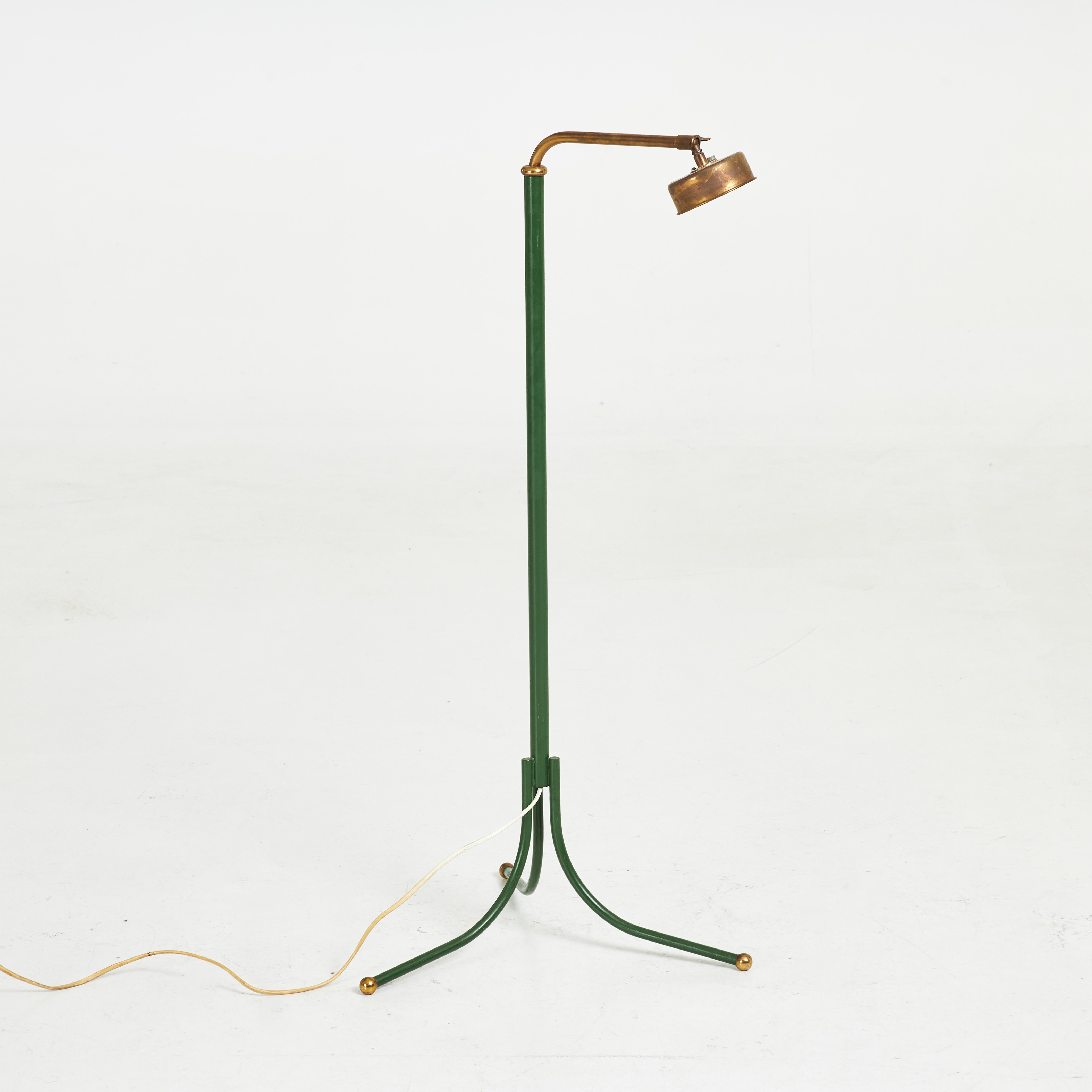 JOSEF FRANK. Golvlampa, modell 1842, Firma Svenskt Tenn, mässing.