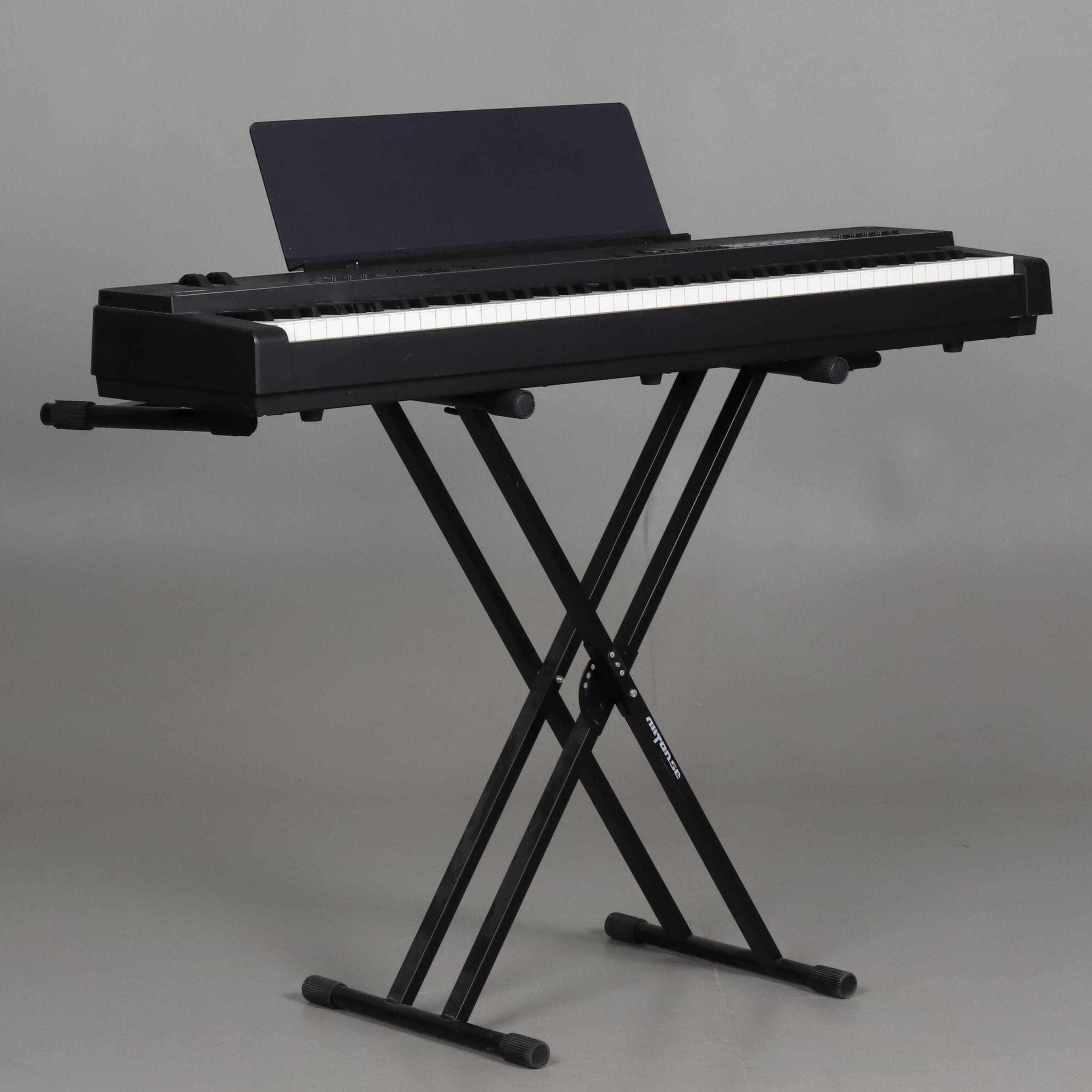 STAGEPIANO, YAMAHA CP4 STAGE, med ställ och pedal.