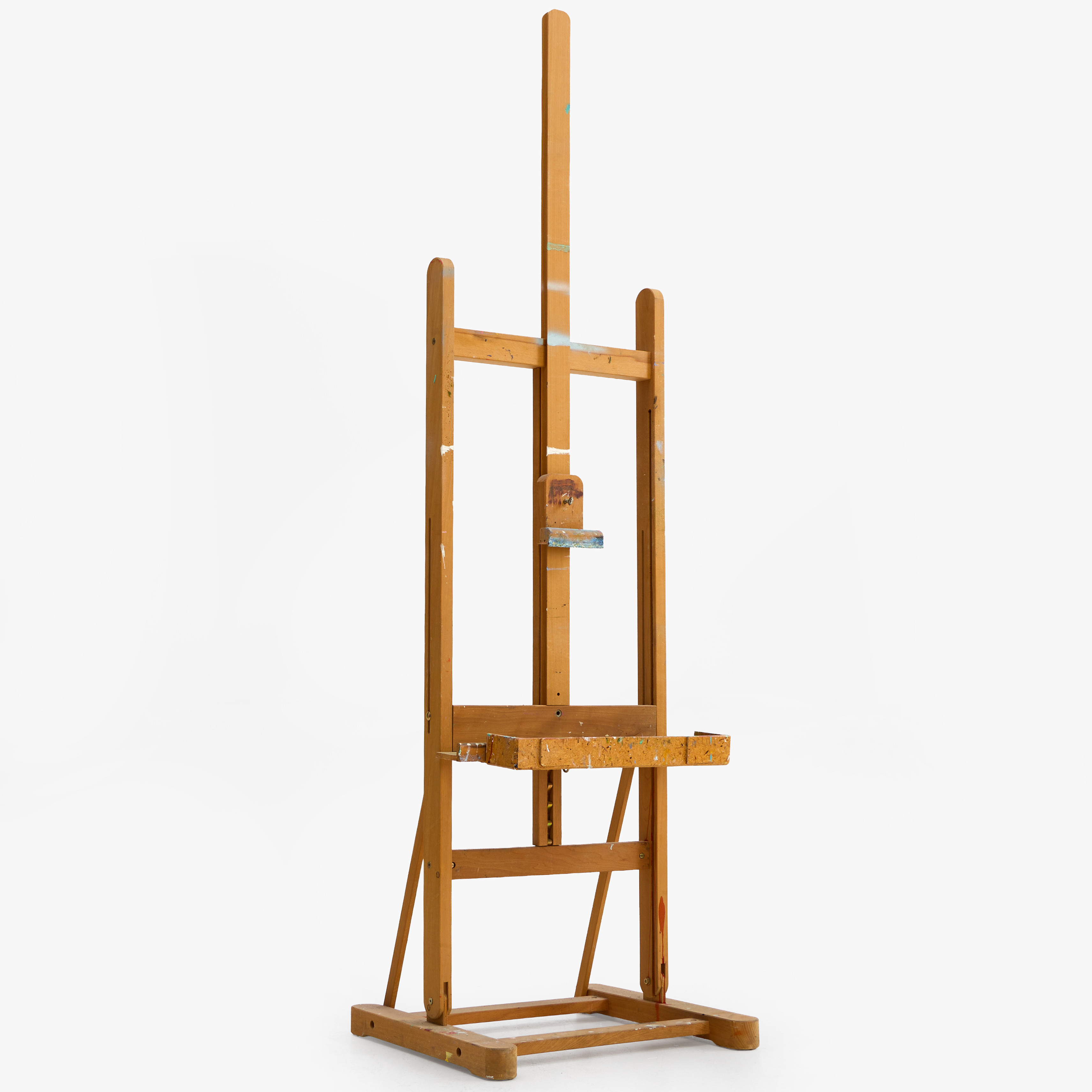 STAFFLI, 1900-talets senare del, trä, höj-och ställbar.