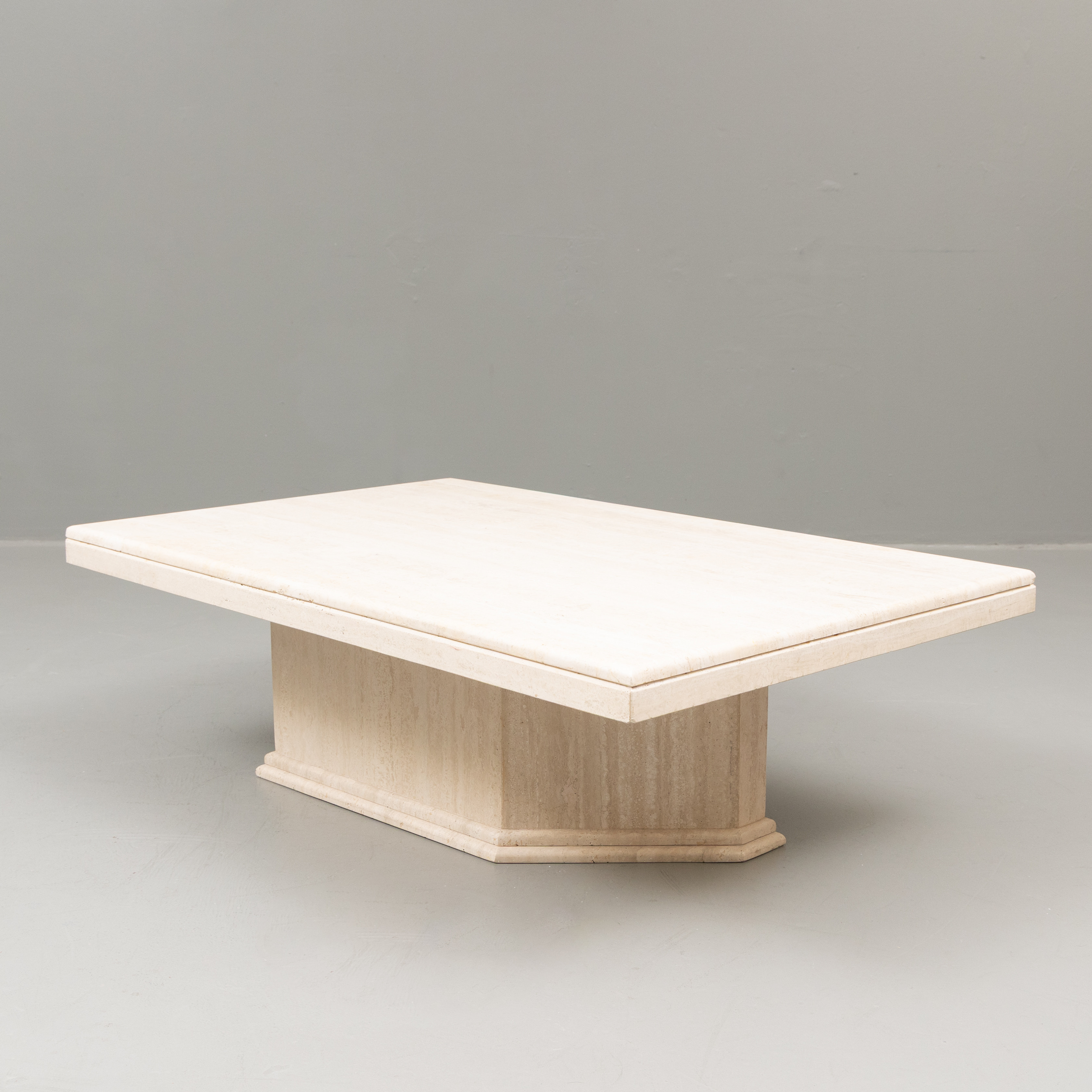 SOFFBORD, marmor, 1900-talets andra hälft.