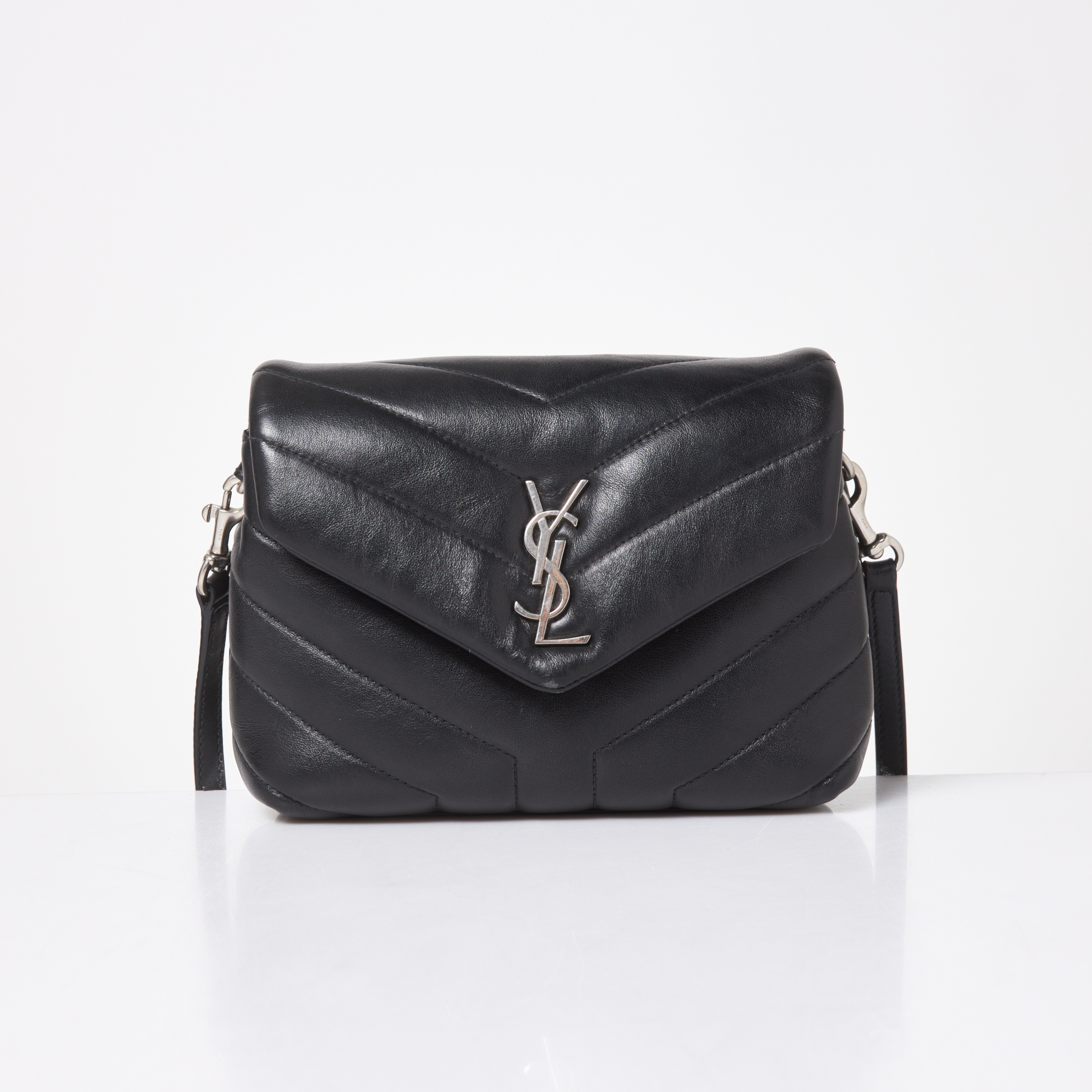 YVES SAINT LAURENT, "LouLou Toy Leather Bag", silver detaljer, avtagbart axelband.