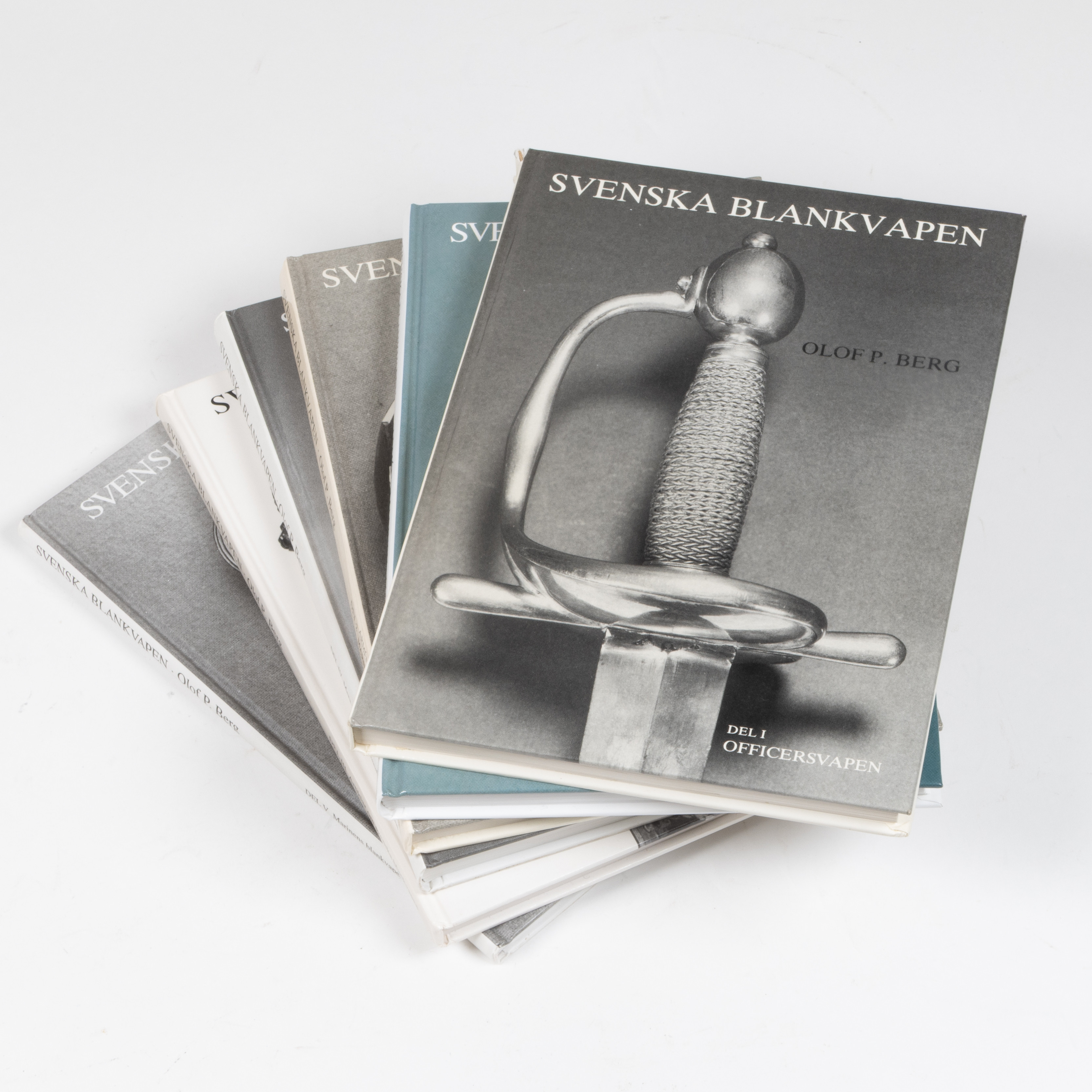 Böcker, 6 volymer, "Svenska Blankvapen", del 1-5, samt "Svenska Blankvapen, Armén Marinen Flottan" Olof P. Berg.