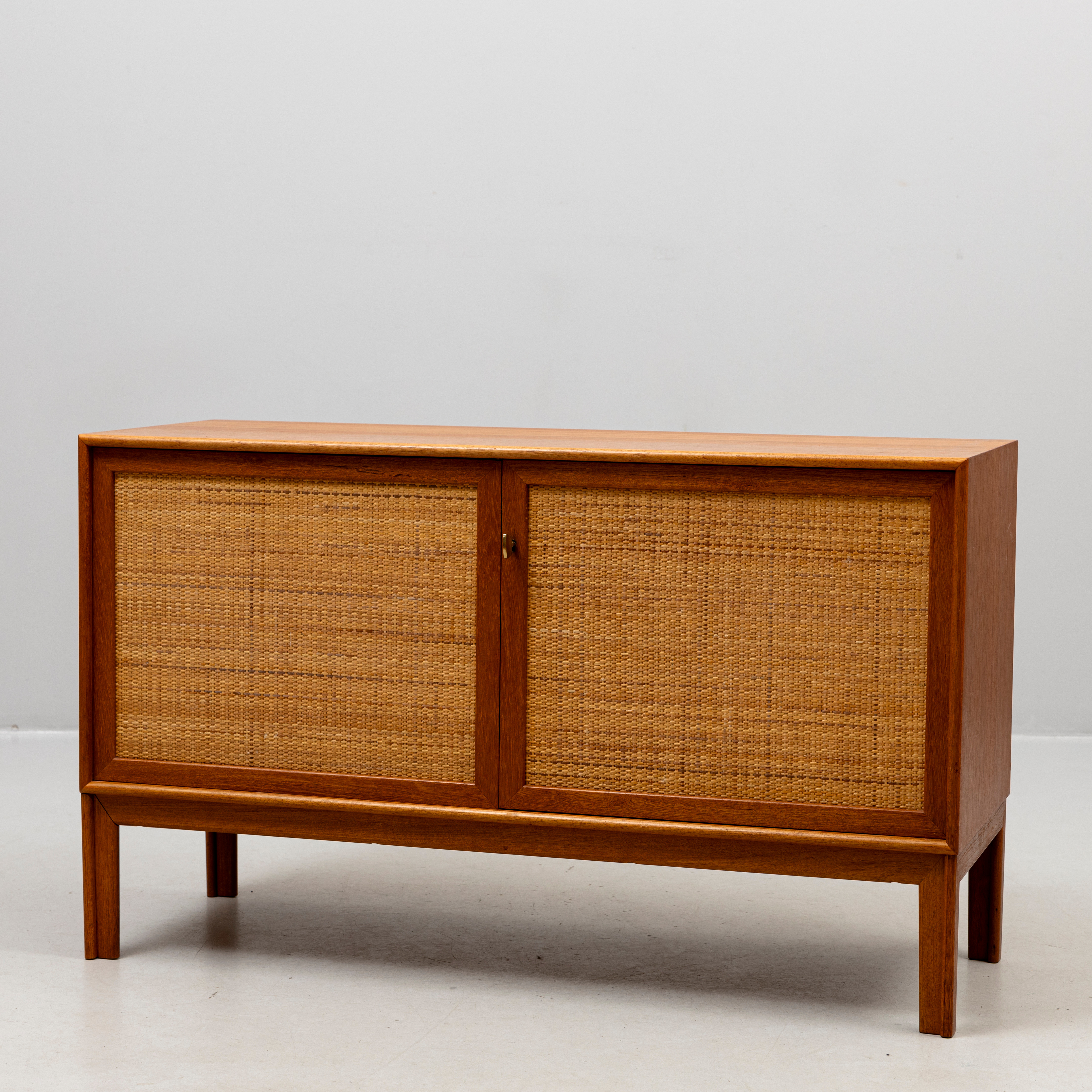 ALF  SVENSSON. Sideboard, teak och rotting, Bjästa Snickerifabrik, 1900-talets mitt.