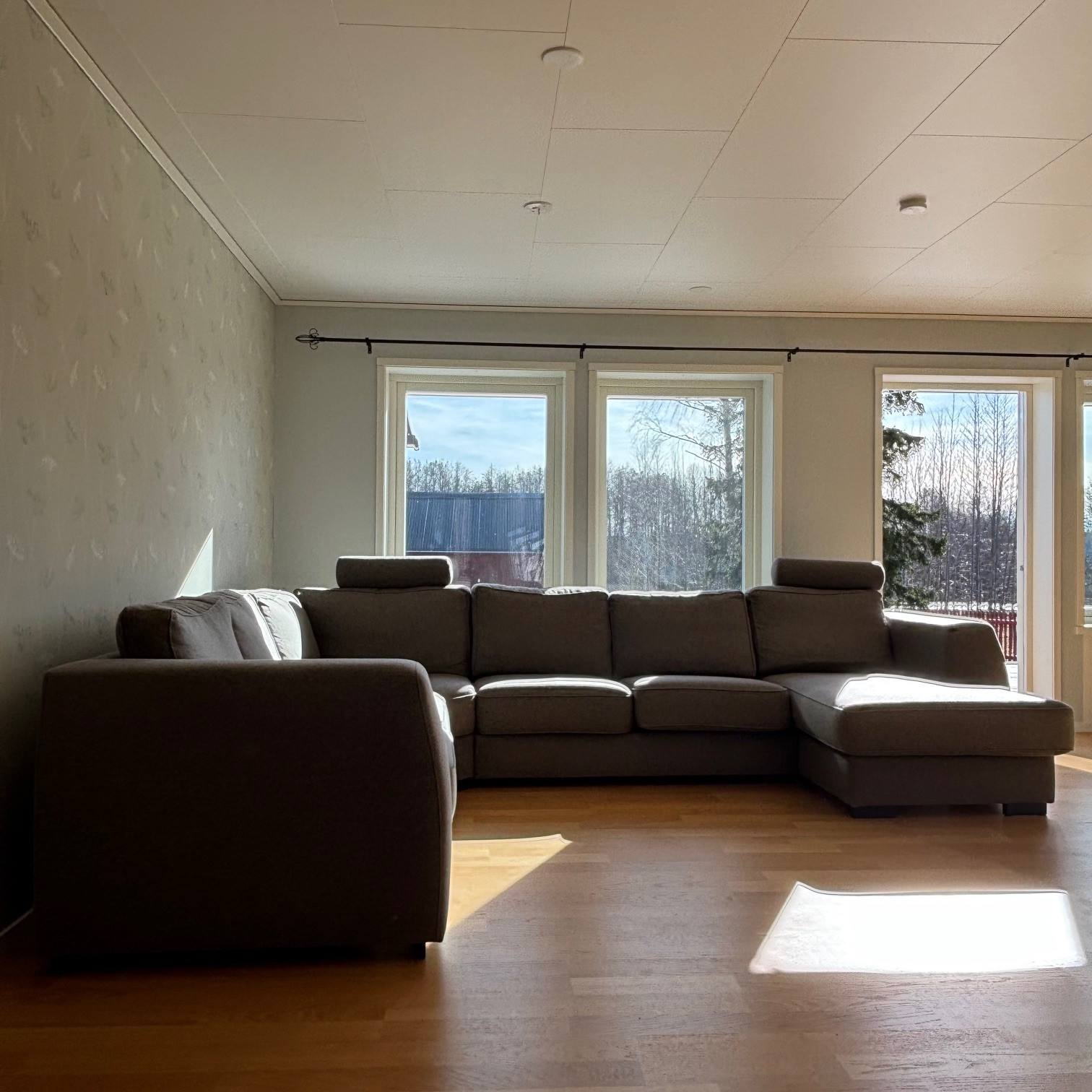 SOFFA, med schäslong och nackstöd, samtida tillverkning.