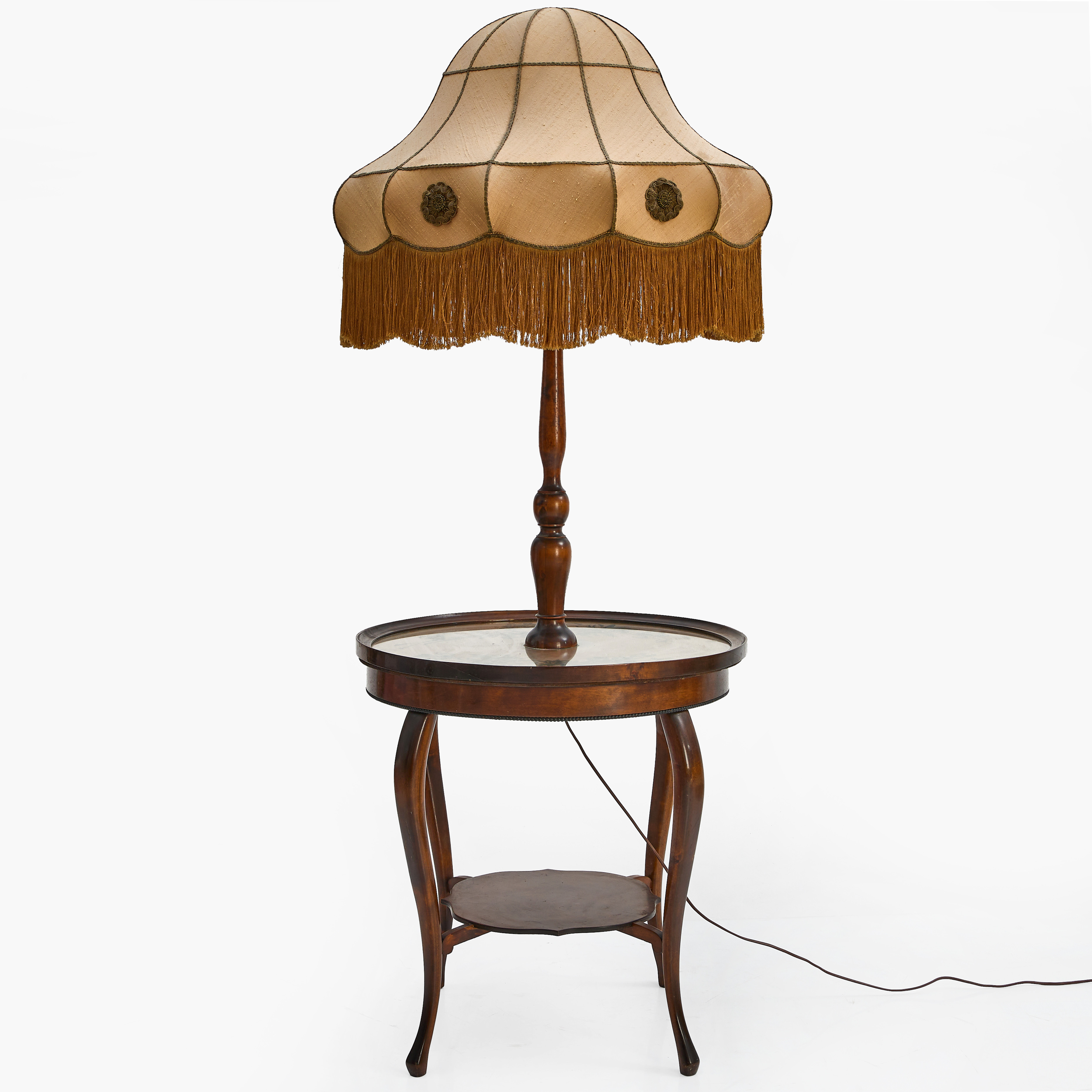 GOLVLAMPA, 1920-tal, med avställningsbord, betsad björk, textilskärm med frans.