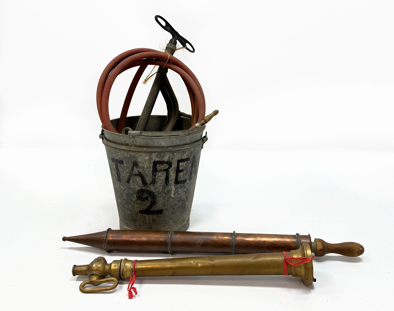 BRANDSPRUTOR, MUNSTYCKE & HINK, metall, mässing, koppar, 1900 talets början.