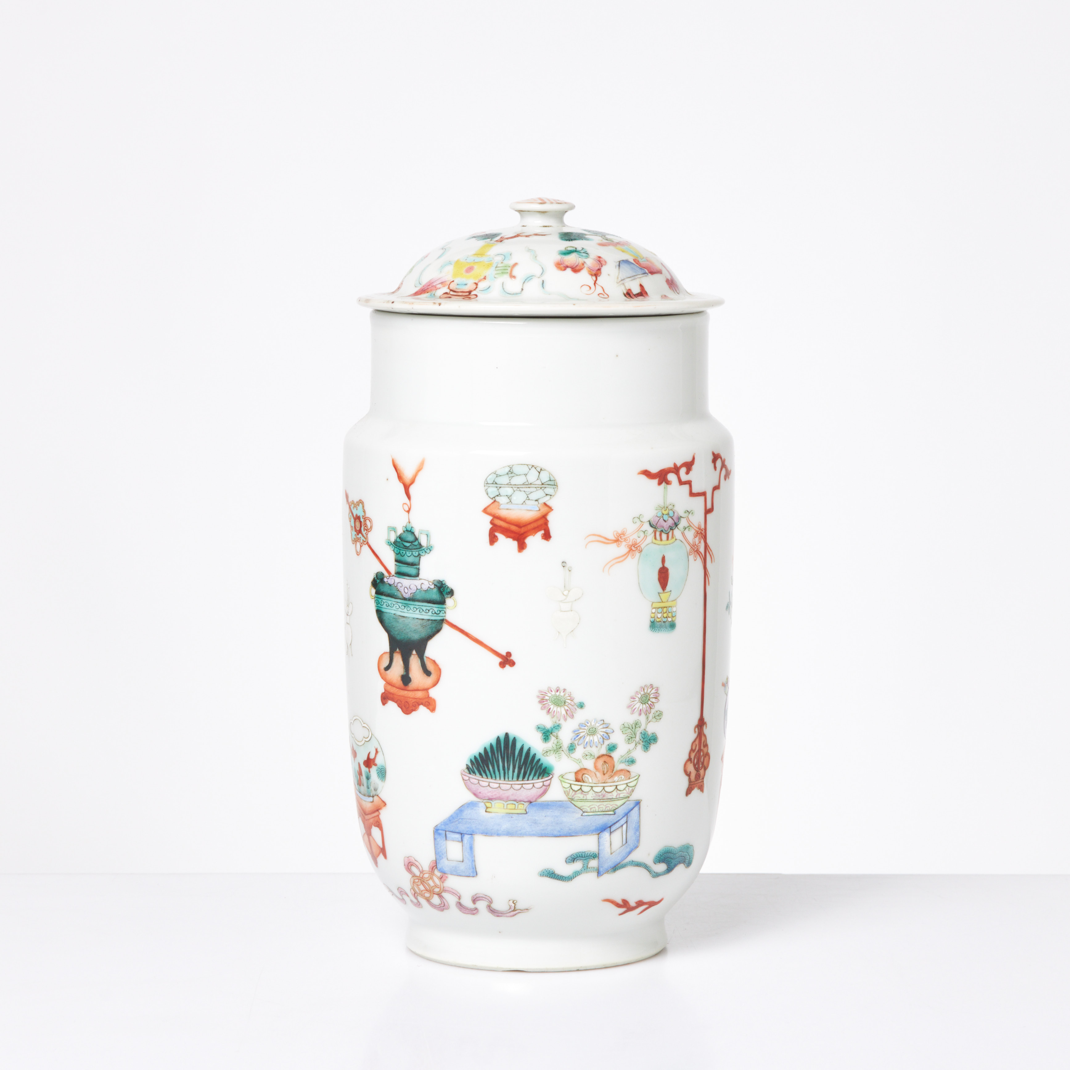 LOCKURNA. 1900-tal, porslin, emaljdekor "dyrbara ting".