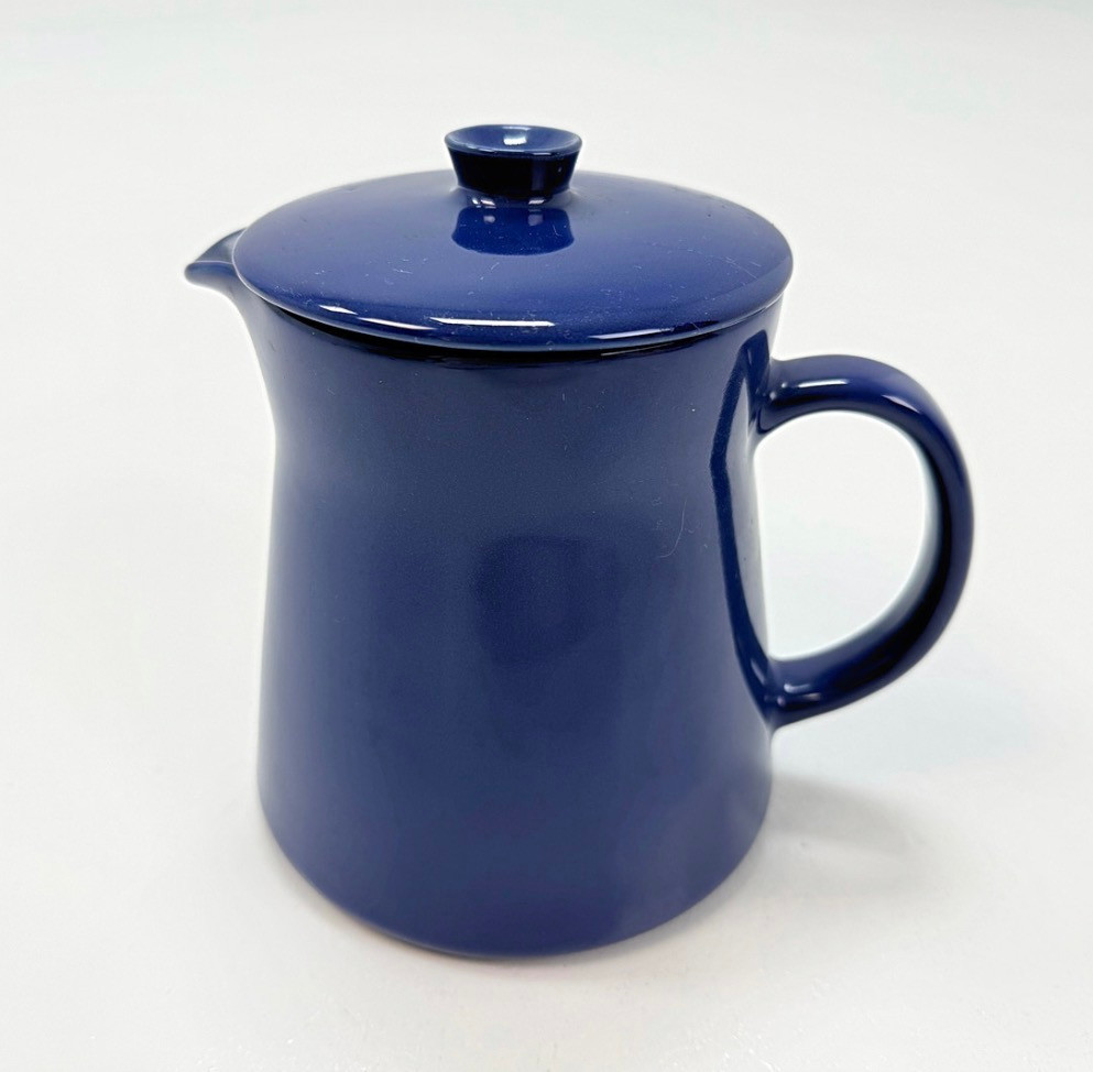 KAJ FRANCK. BLÅ KANNA "Kilta" Arabia Finland.