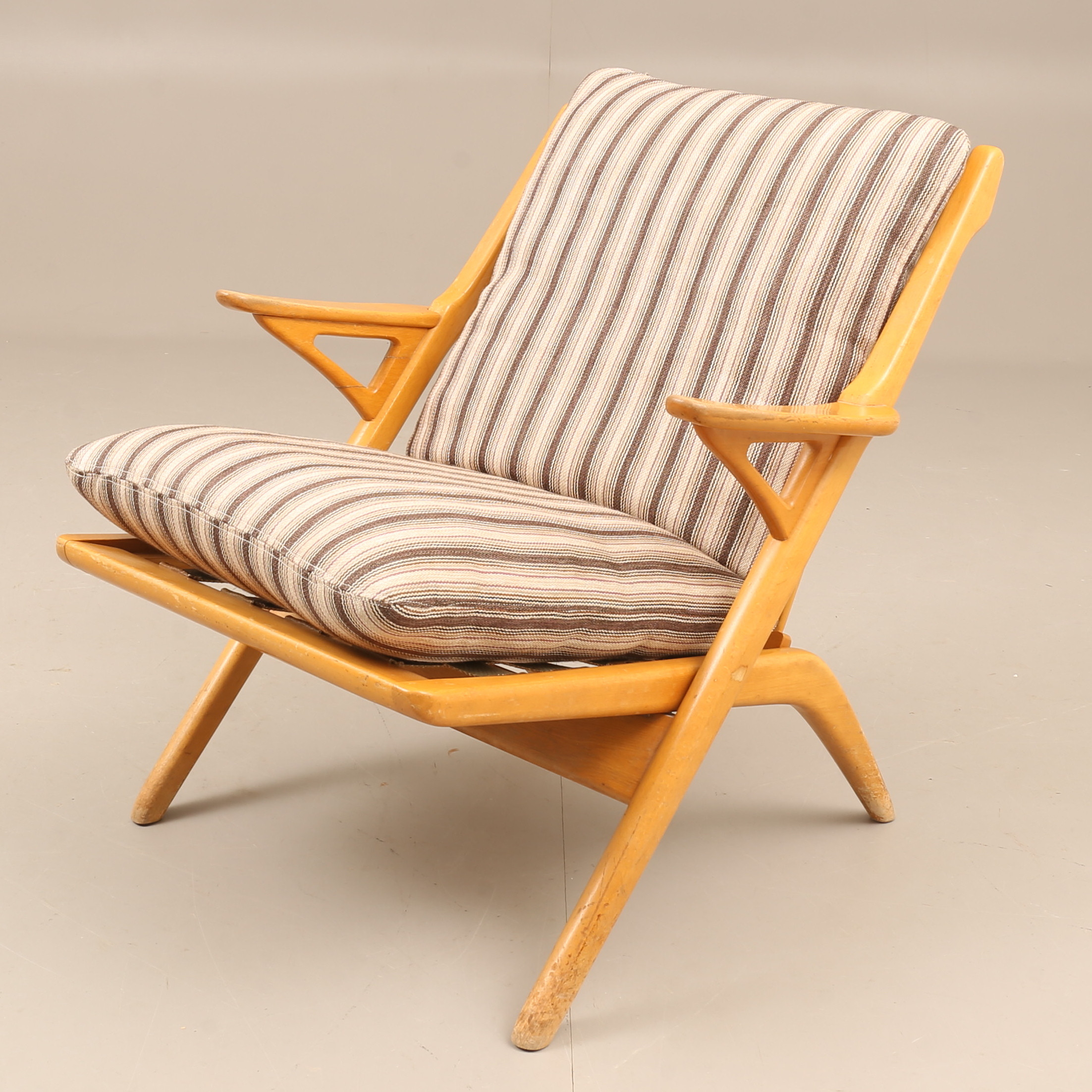 FÅTÖLJ, trä, 1900-talets mitt.