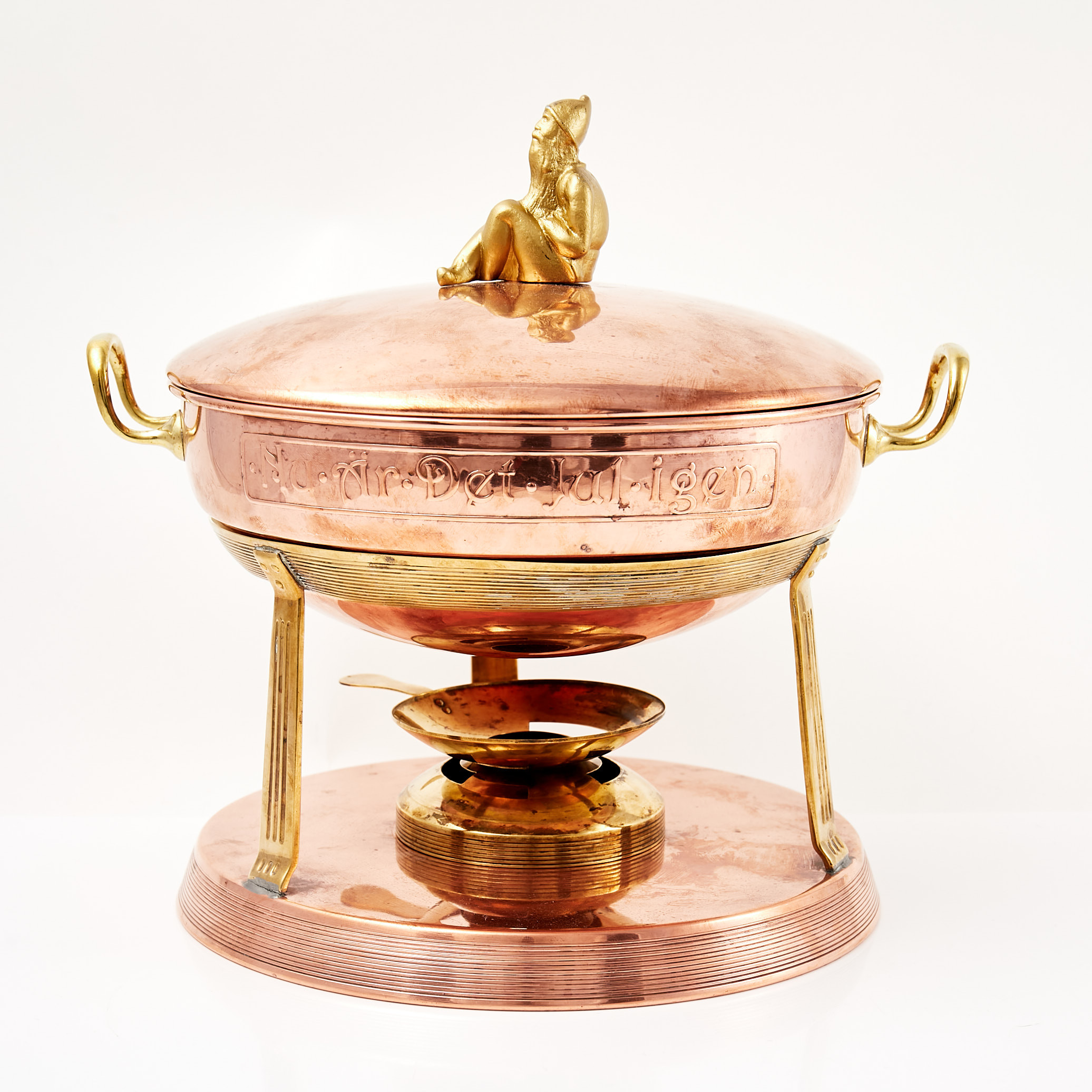 GLÖGGGRYTA, Eskilstuna, Jugend, 1900-talets början, knopp i form av tomte, koppar och tenn, "Nu är det jul igen".