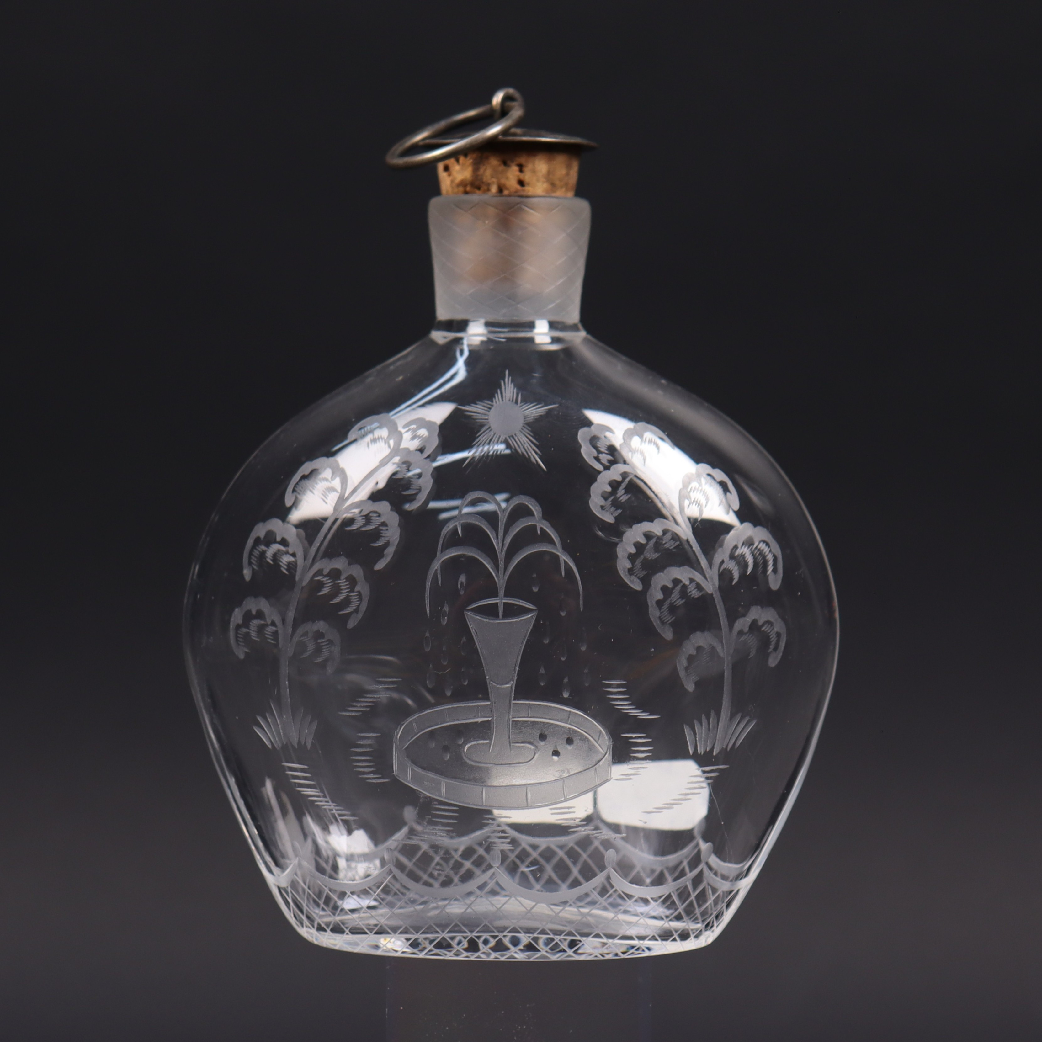 EDWARD HALD. Orrefors, plunta / karaff med etsad och slipad dekor, 1900-talets första hälft.