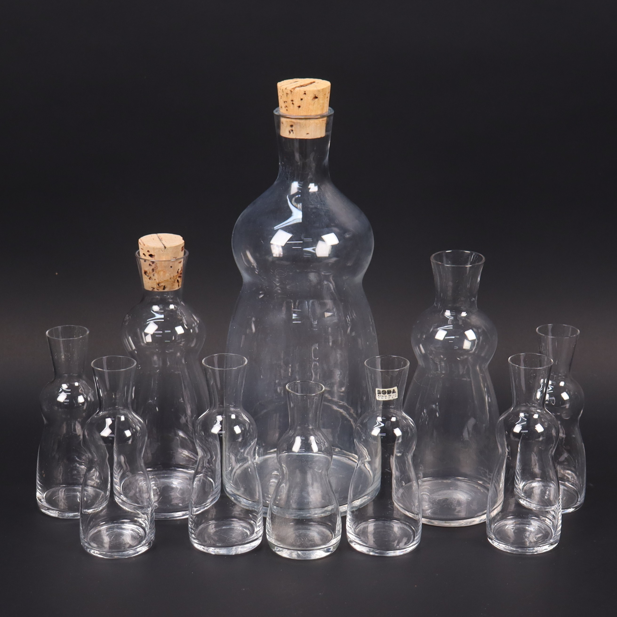 SIGNE PERSSON-MELIN. "Jungfru", Boda, karaffer i glas, 10 st.