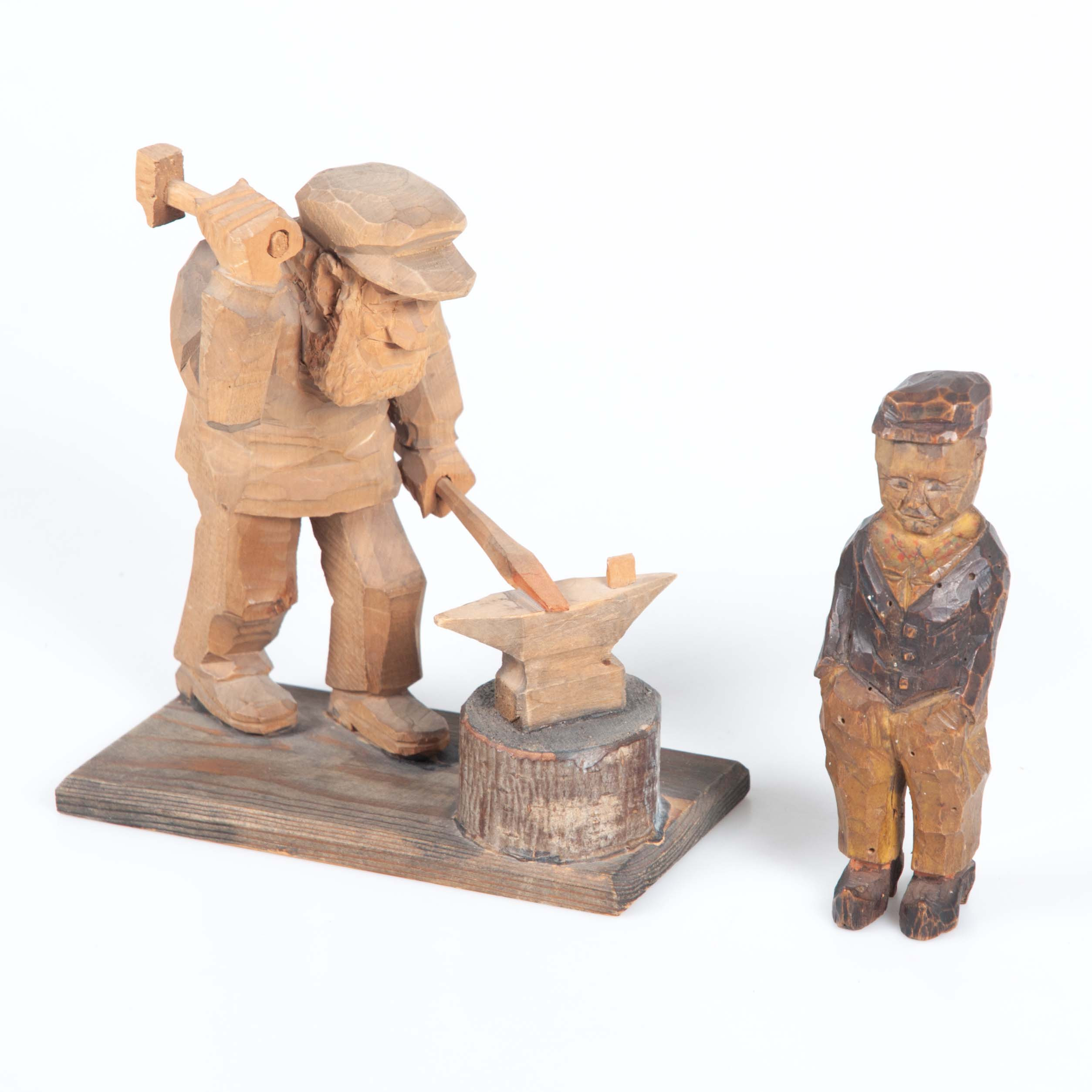 TRÄSKULPTURER (TRÄGUBBAR), G. Hedin samt okänd, daterad 1918.