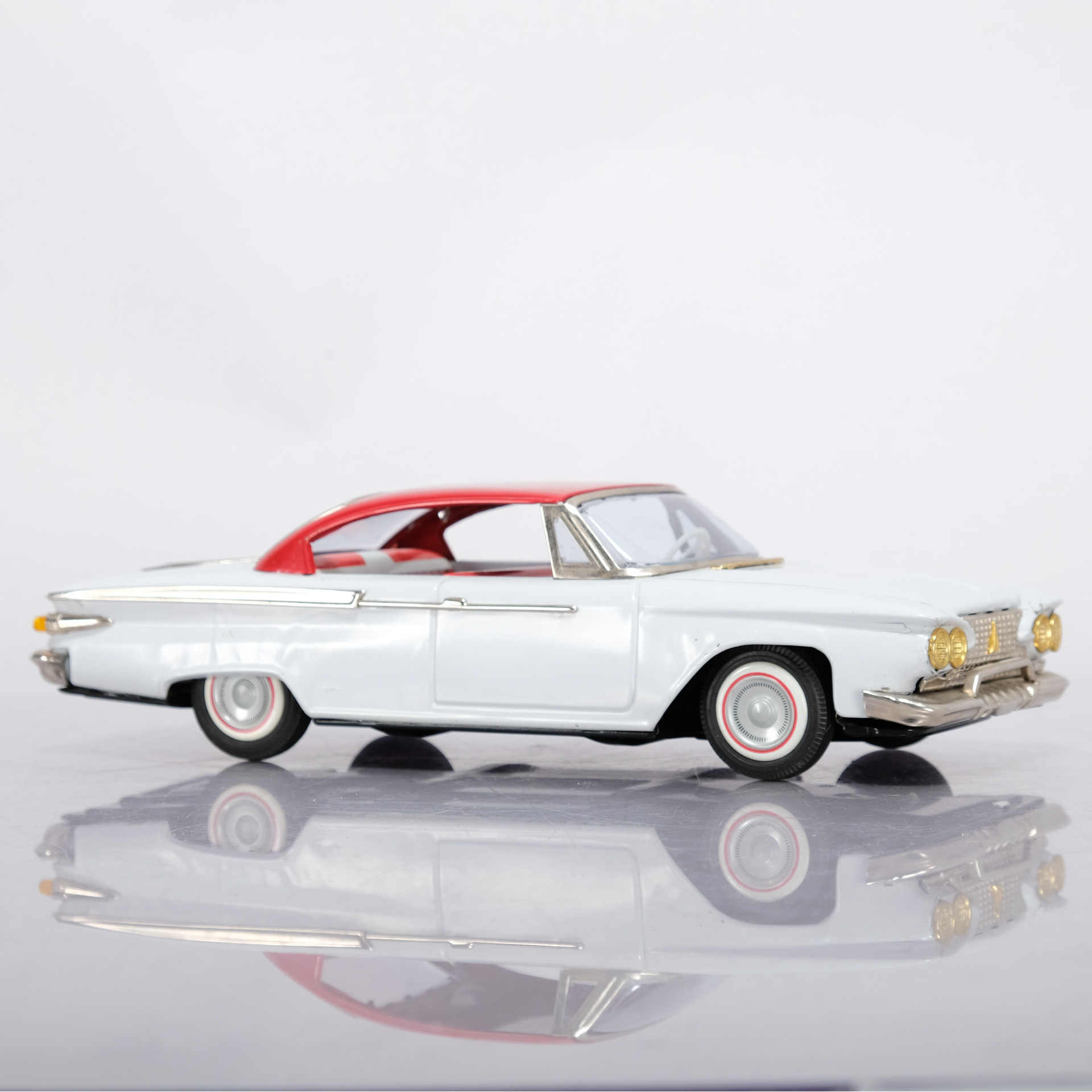 ICHIKO. Modellbil, Plymouth, Friktion, Japan.