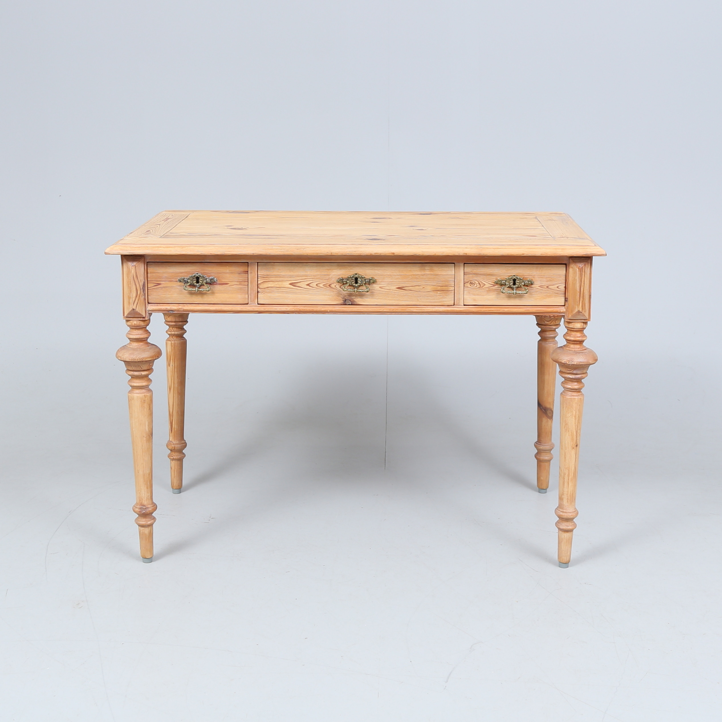 SKRIVBORD, nyrenässans, 1800/1900-tal.