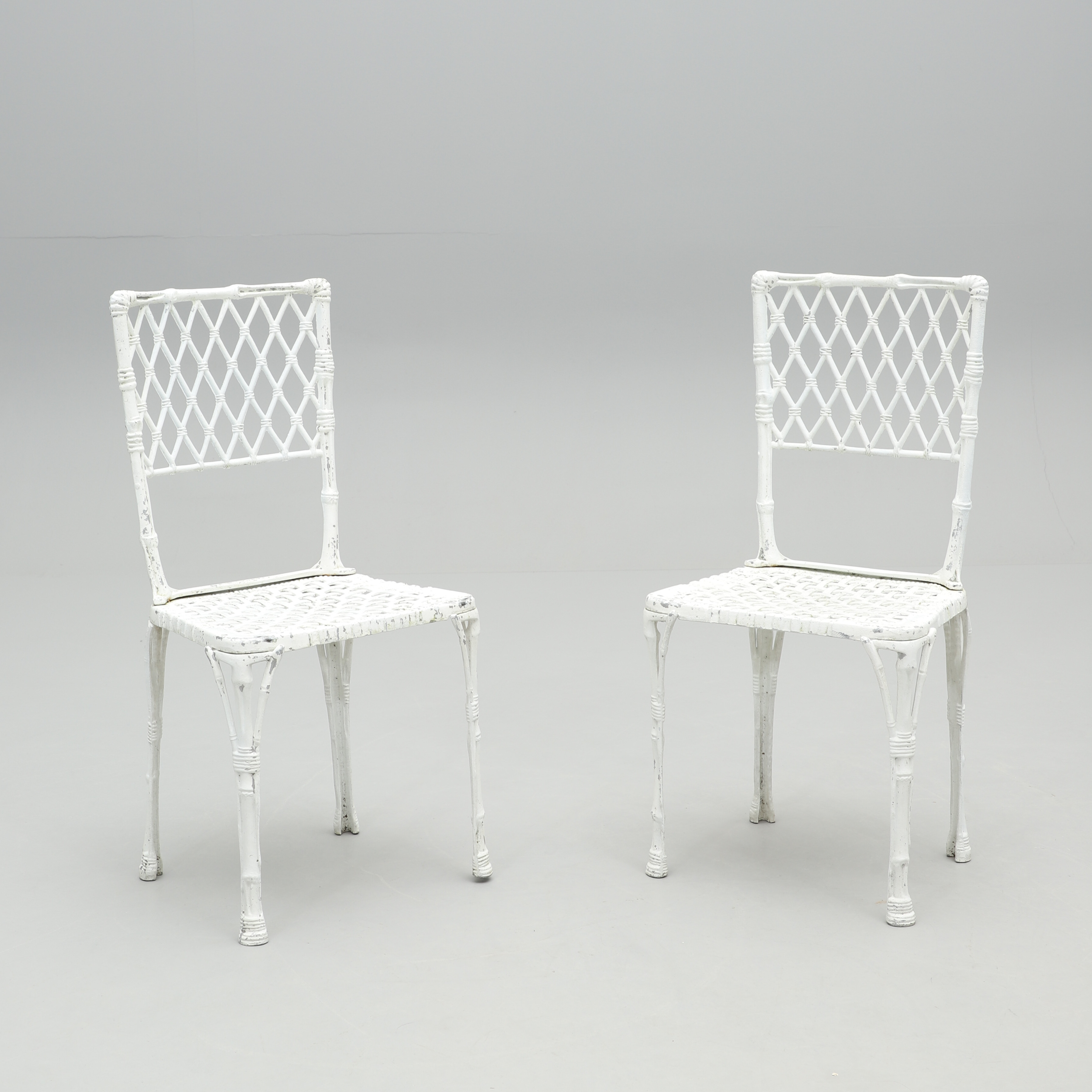 STOLAR, ett par, modern tillverkning.