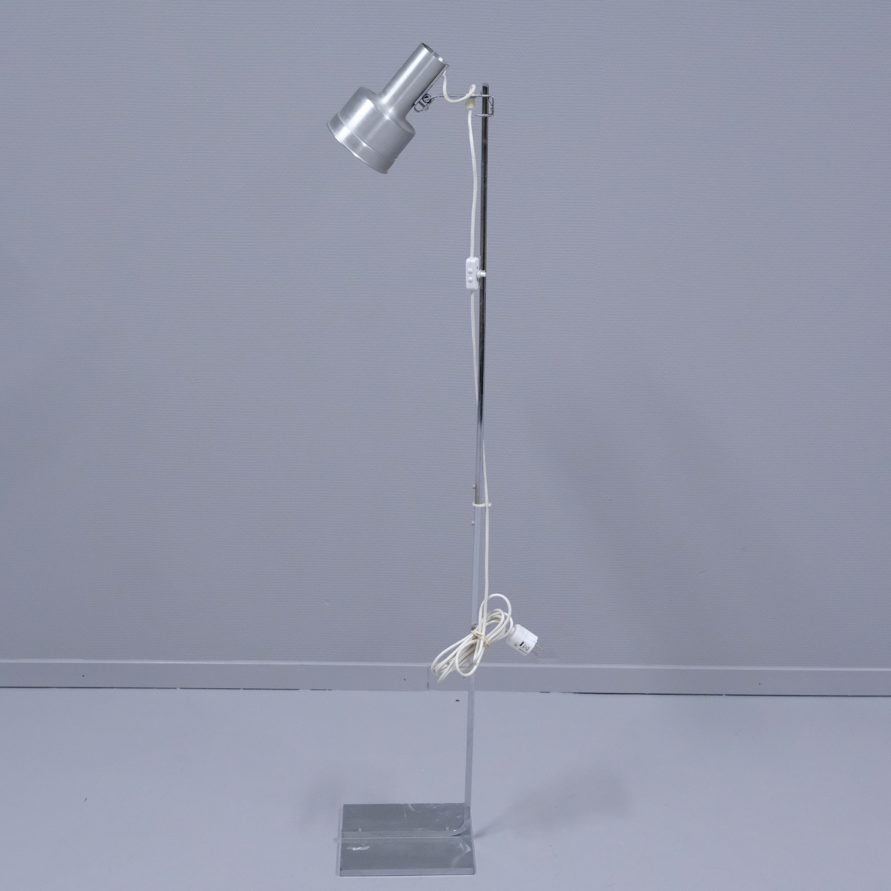 GOLVLAMPA, KOSTALAMPAN, 1900-TAL.