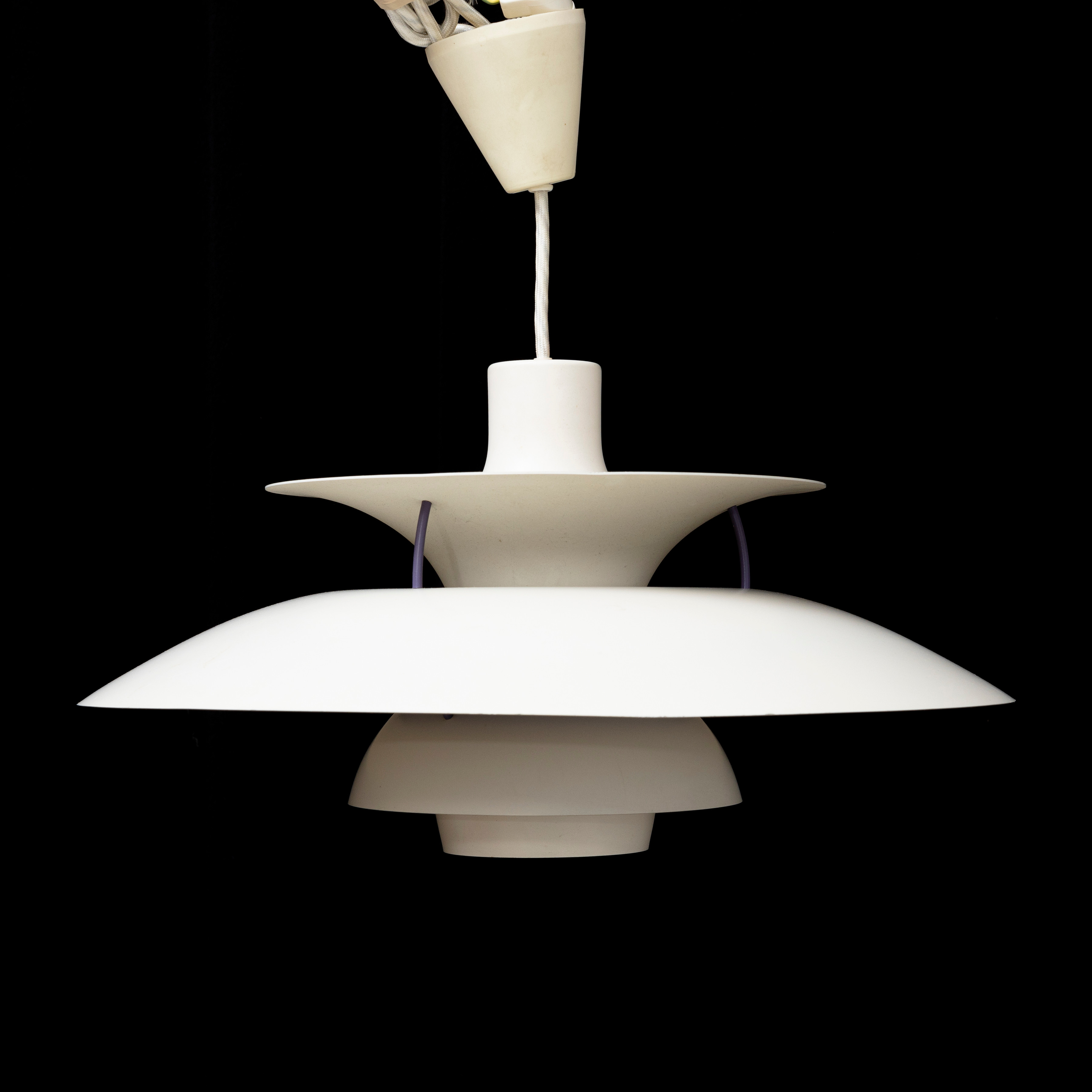 POUL HENNINGSEN. Taklampa, "PH 5", för Louis Poulsen, Danmark.